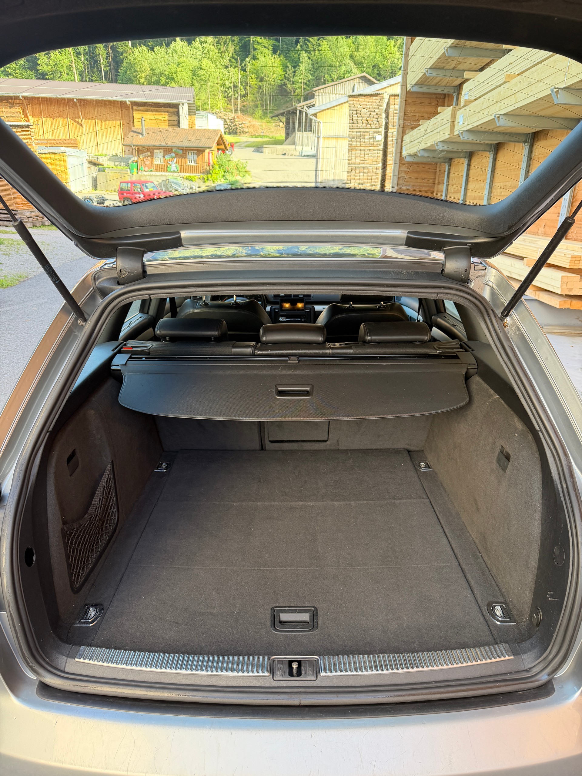 AUDI 2.0 TDI 140 DPF quattro-image-4