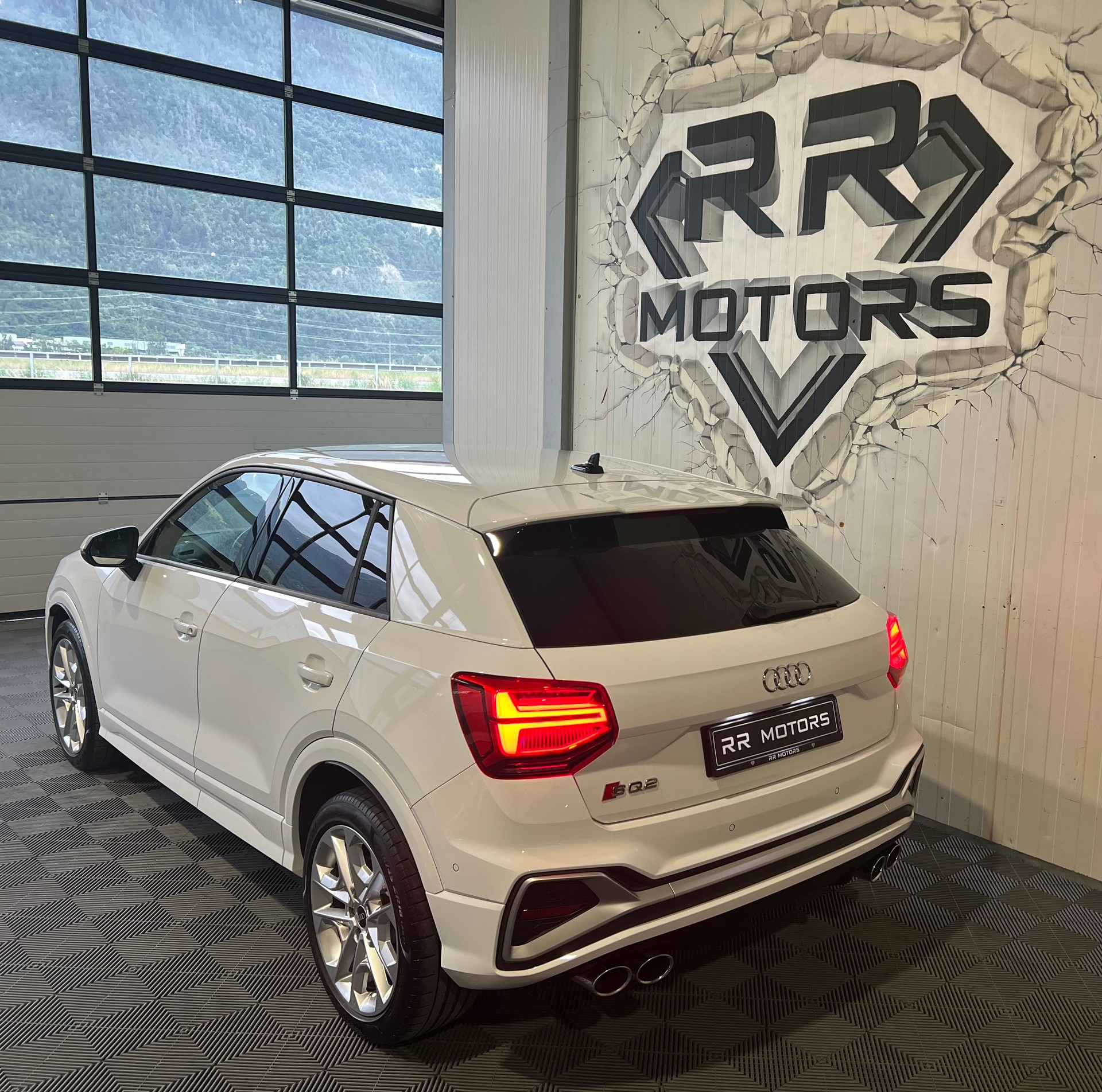 AUDI SQ2 TFSI quattro S-tronic-image-2