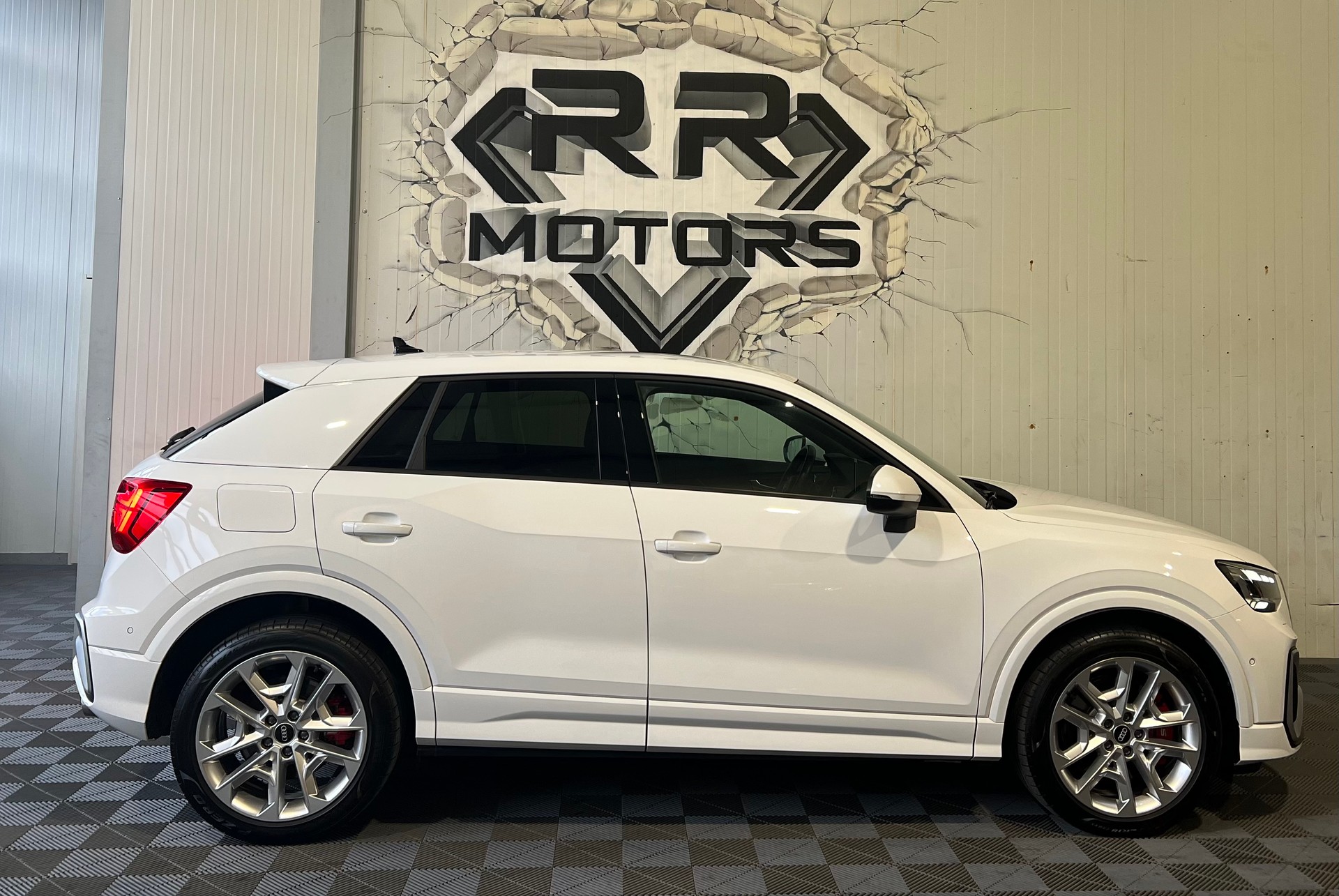 AUDI SQ2 TFSI quattro S-tronic-image-4