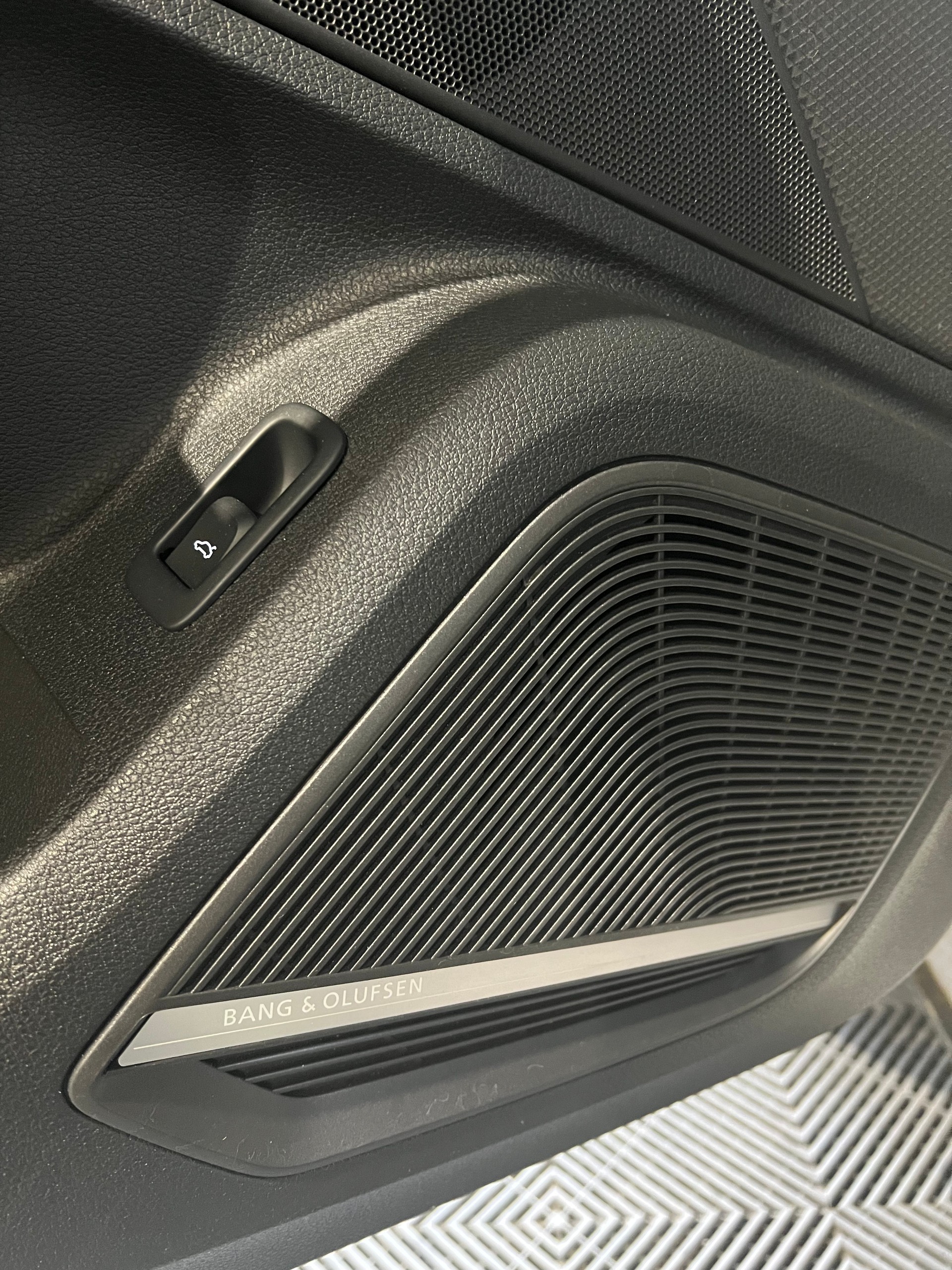 AUDI SQ2 TFSI quattro S-tronic-image-11