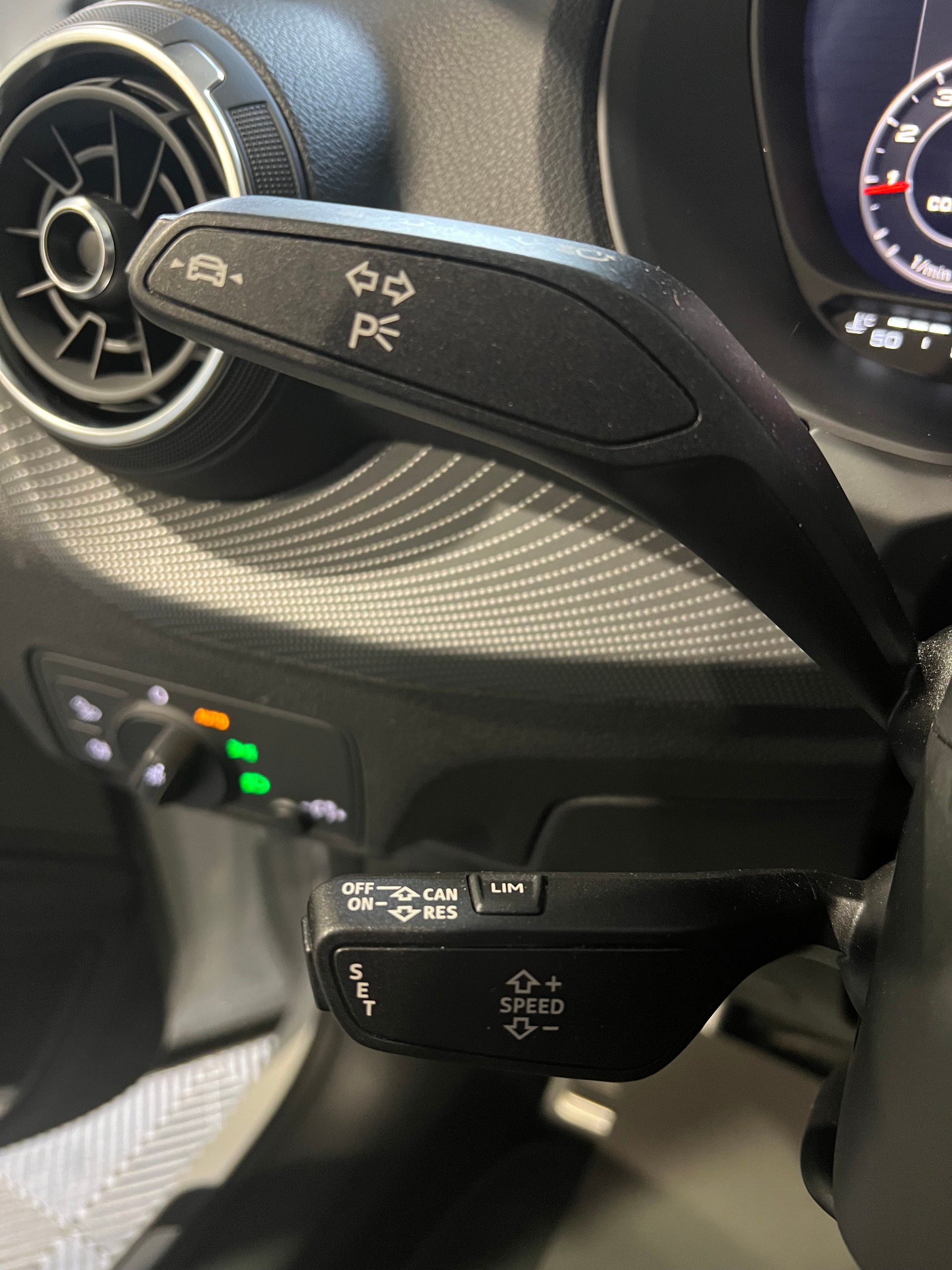 AUDI SQ2 TFSI quattro S-tronic-image-10