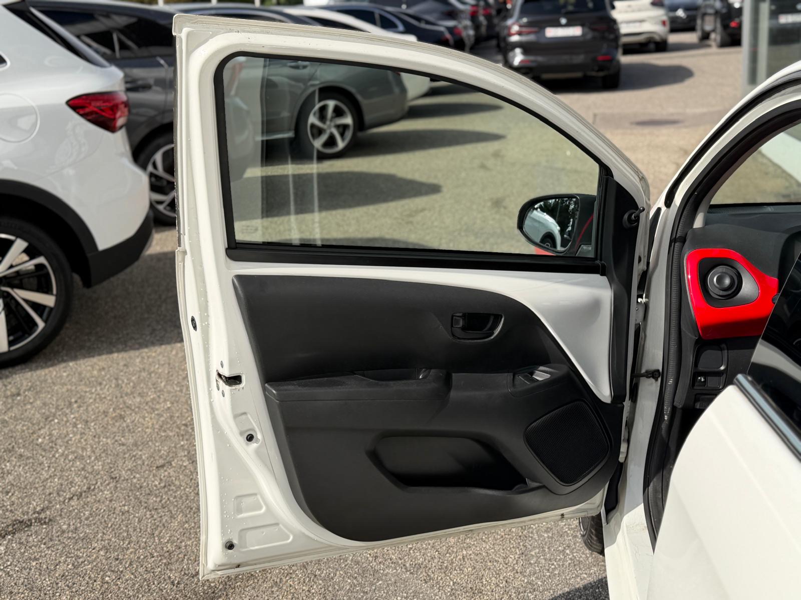 PEUGEOT 108 1.2 VTi Active-image-5