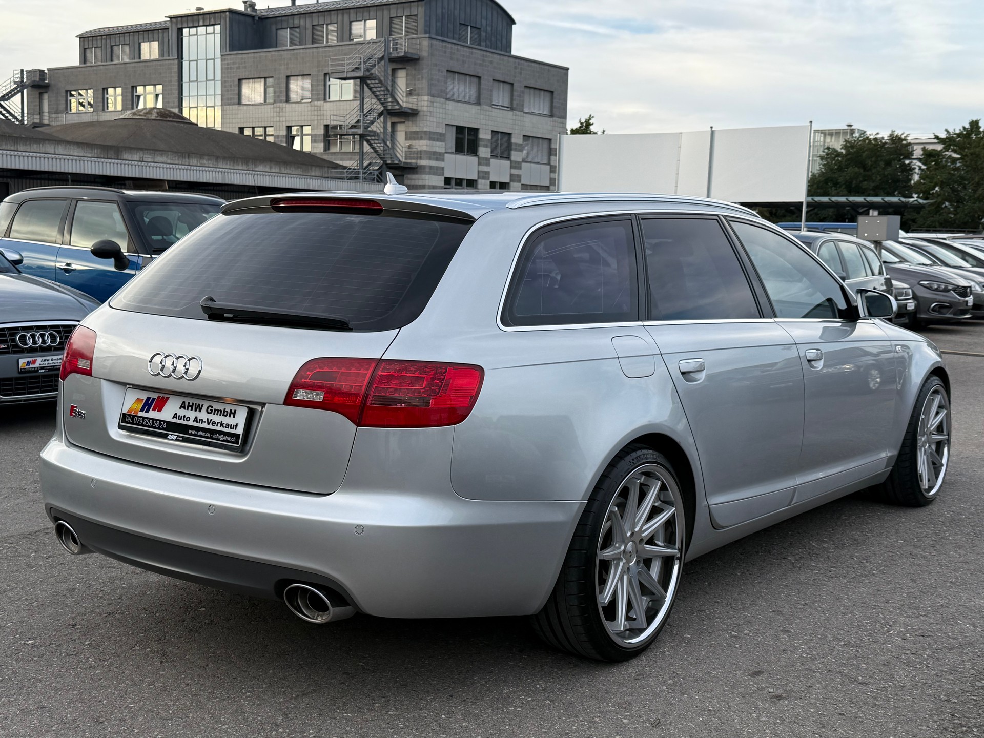 AUDI S6 Avant 5.2 V10 quattro tiptronic 435PS / Frisch ab MFK & Service / Aversus 20 Zoll / Supersprint Auspuff / BOSE Sound-image-3