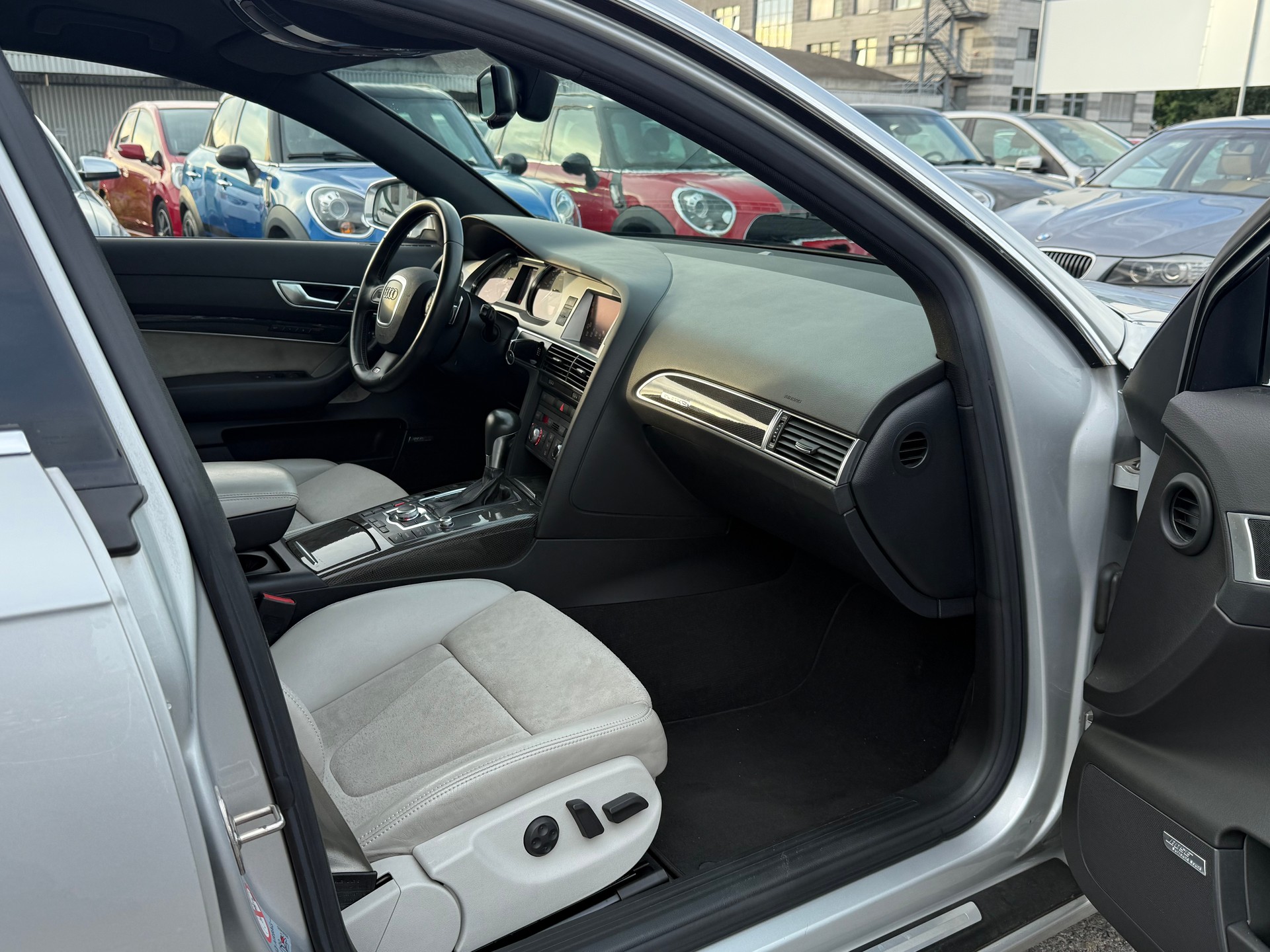 AUDI S6 Avant 5.2 V10 quattro tiptronic 435PS / Frisch ab MFK & Service / Aversus 20 Zoll / Supersprint Auspuff / BOSE Sound-image-7