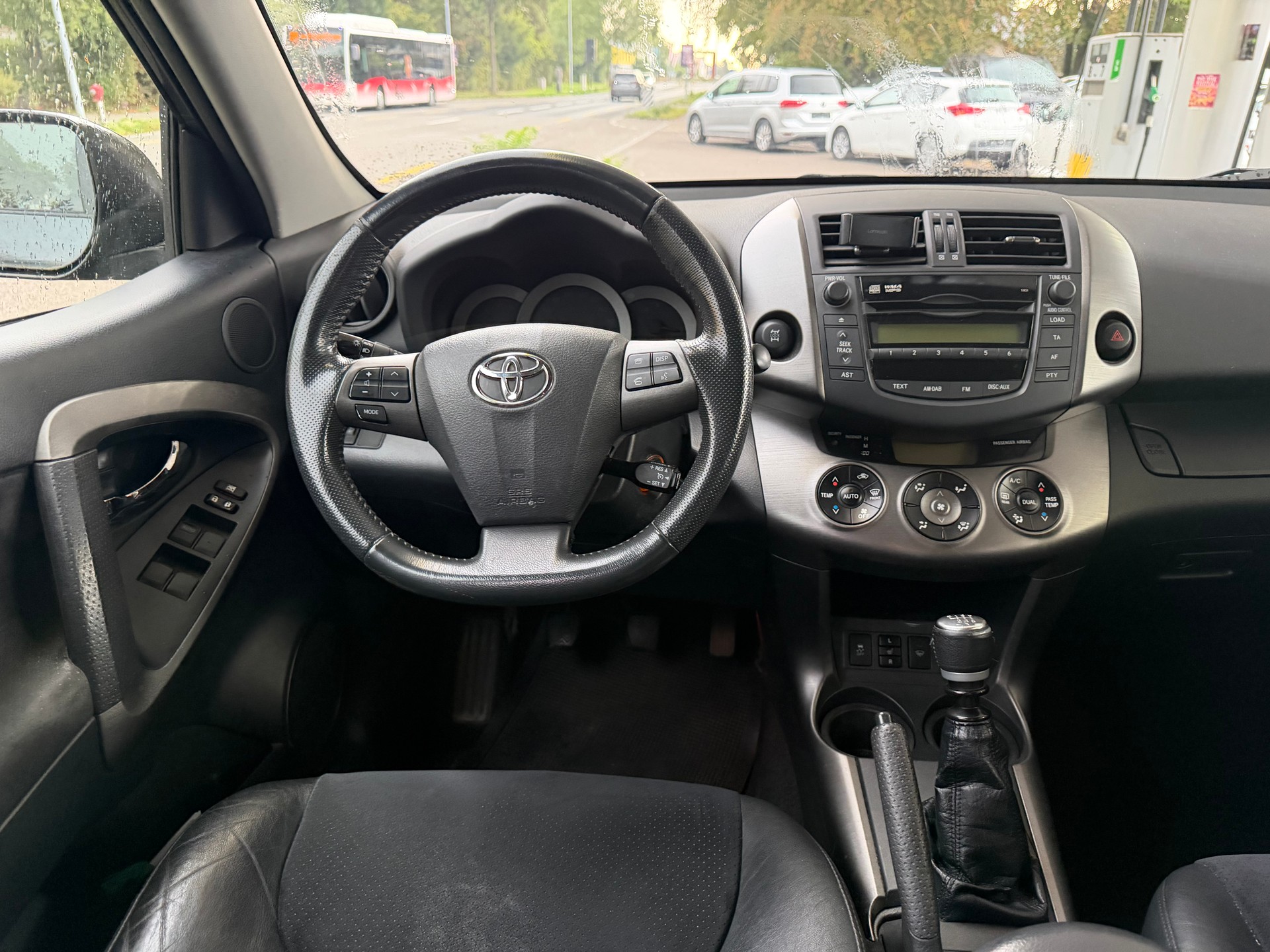 TOYOTA RAV-4 2.0 16V Linea Luna ** Leder ** Klima-auto ** MF-Lenkrad-Tempomat ** Sitzheizung ** Letzte MFK 27.08.2025-image-2