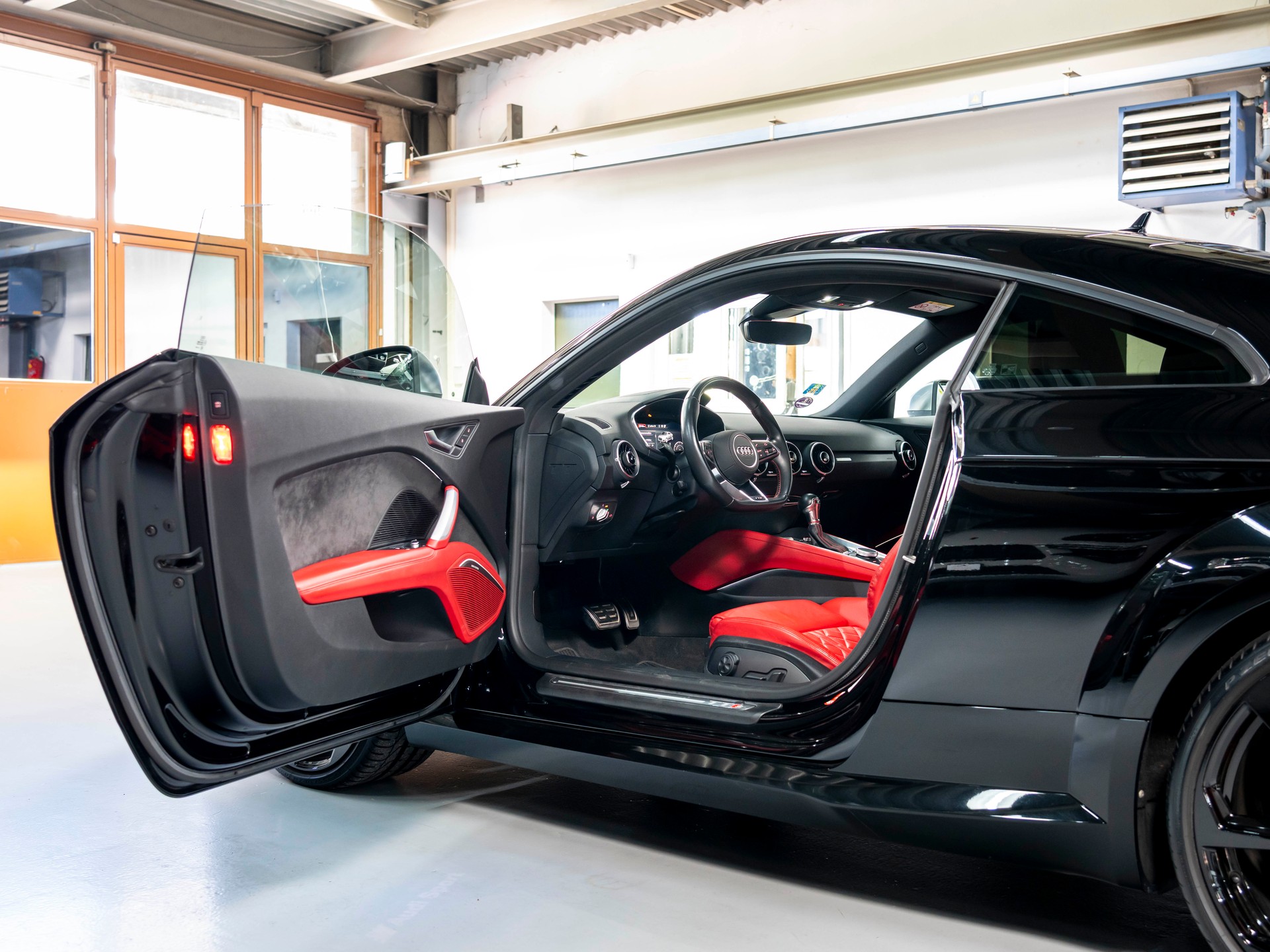 AUDI TTS Coupé 2.0 TFSI quattro S-tronic-image-18