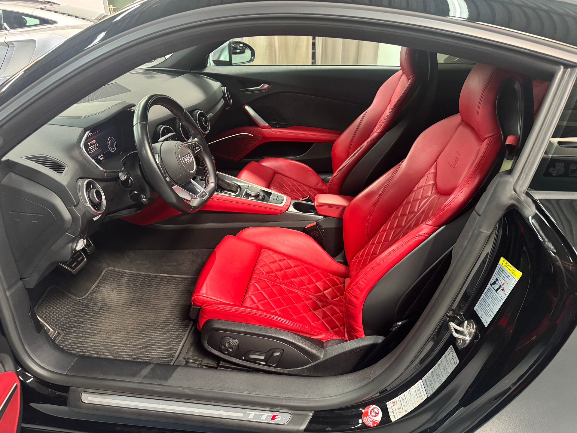 AUDI TTS Coupé 2.0 TFSI quattro S-tronic-image-8