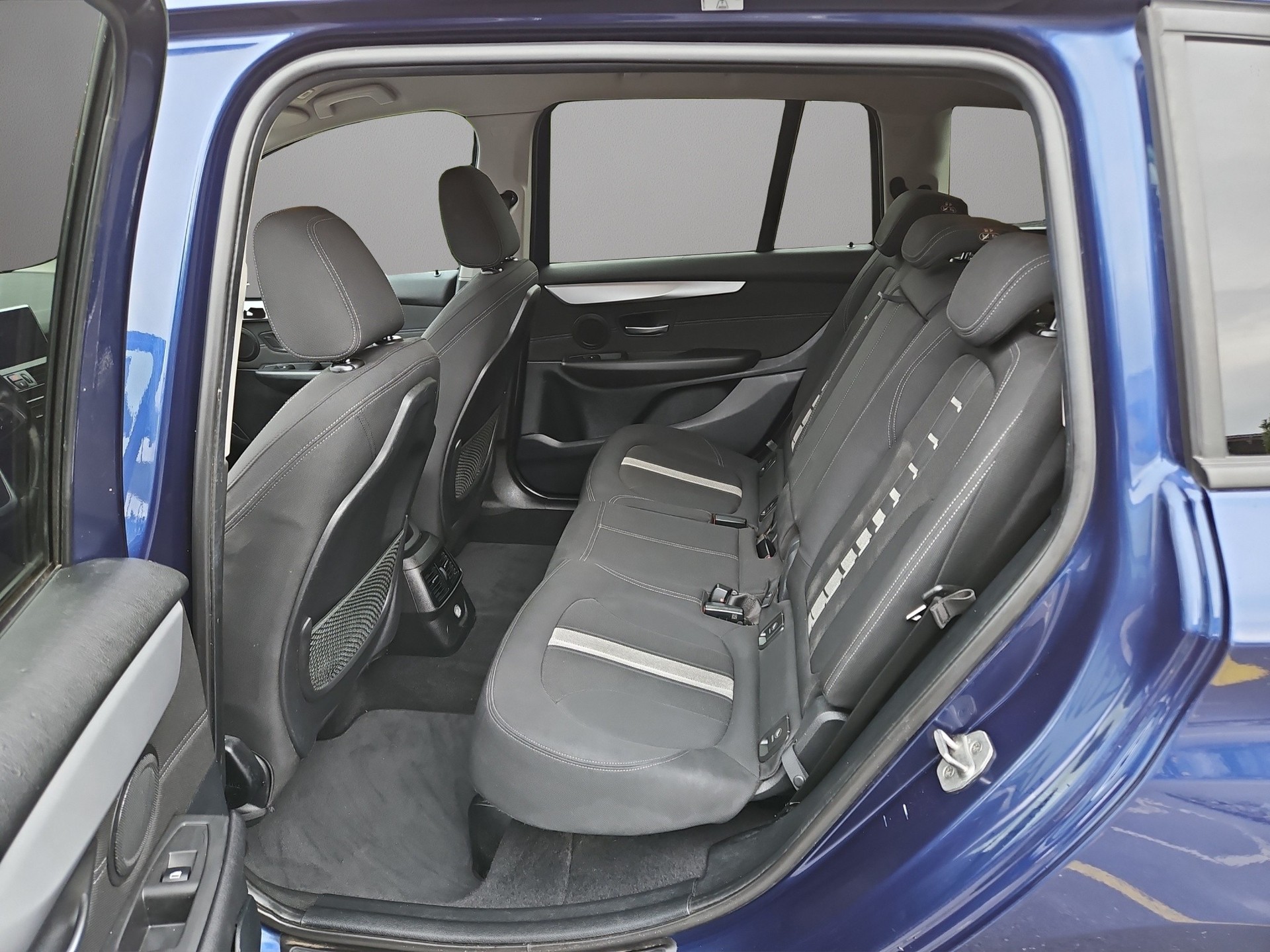 BMW 220d xDrive Gran Tourer Steptronic-image-5