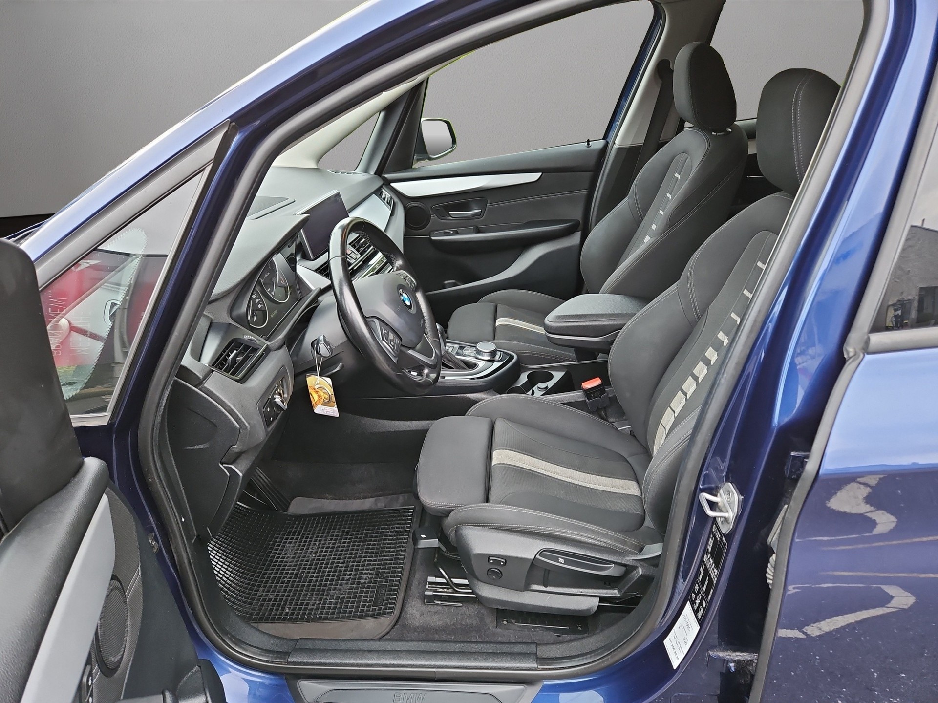BMW 220d xDrive Gran Tourer Steptronic-image-4