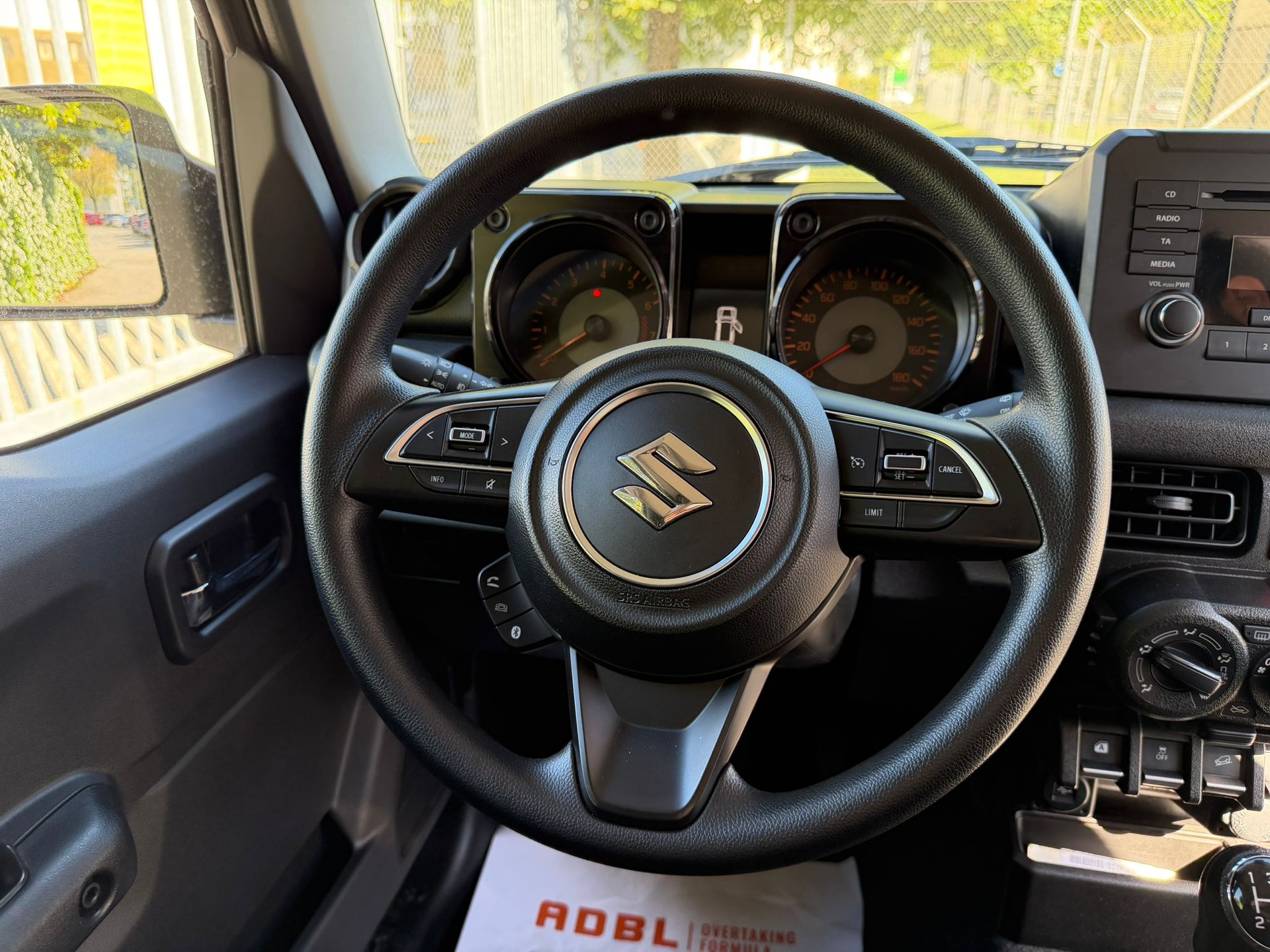SUZUKI Jimny 1.5 Compact+ 4x4-image-8