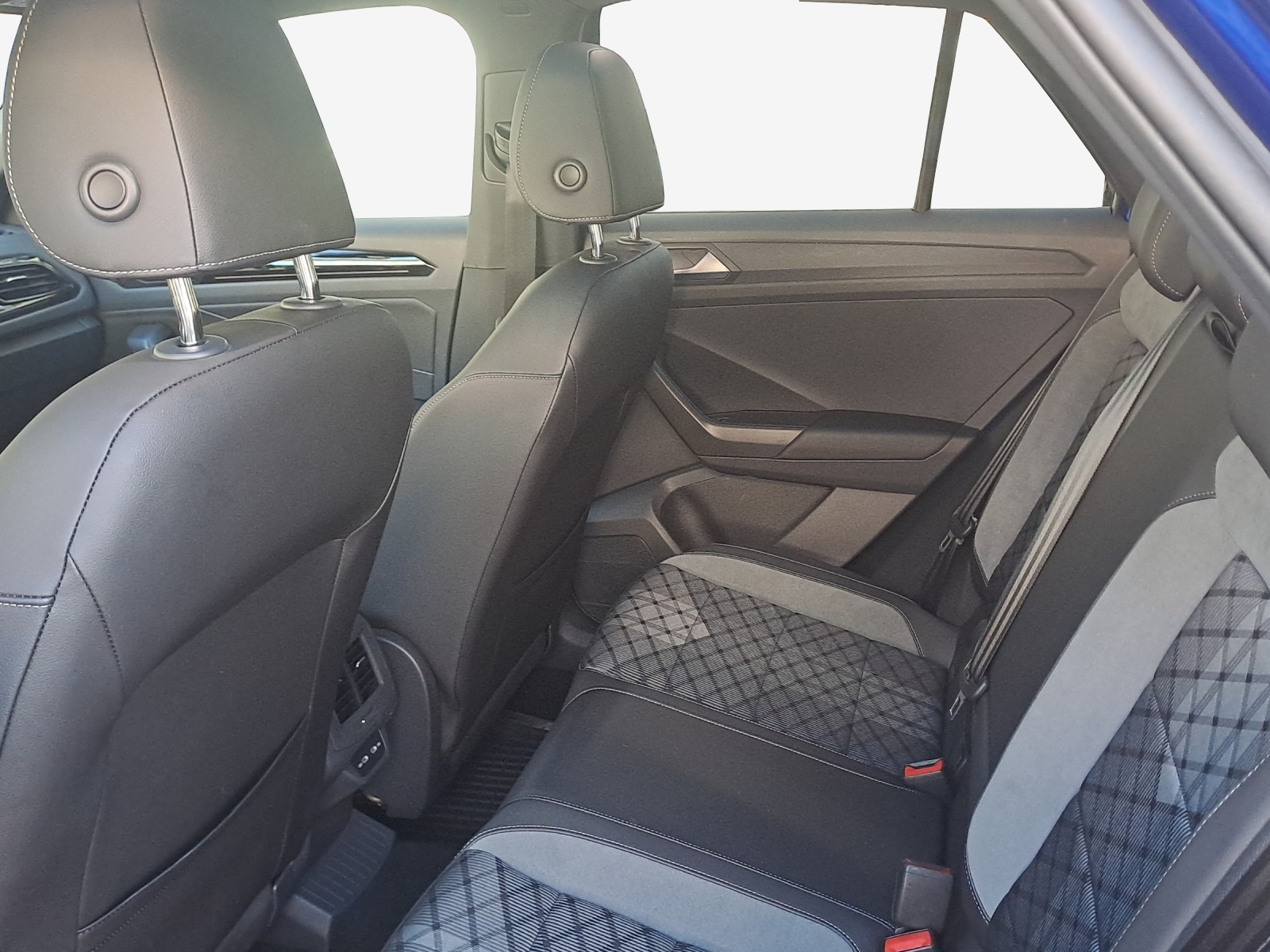 VW T-Roc 1.5 TSI EVO R-Line DSG-image-11