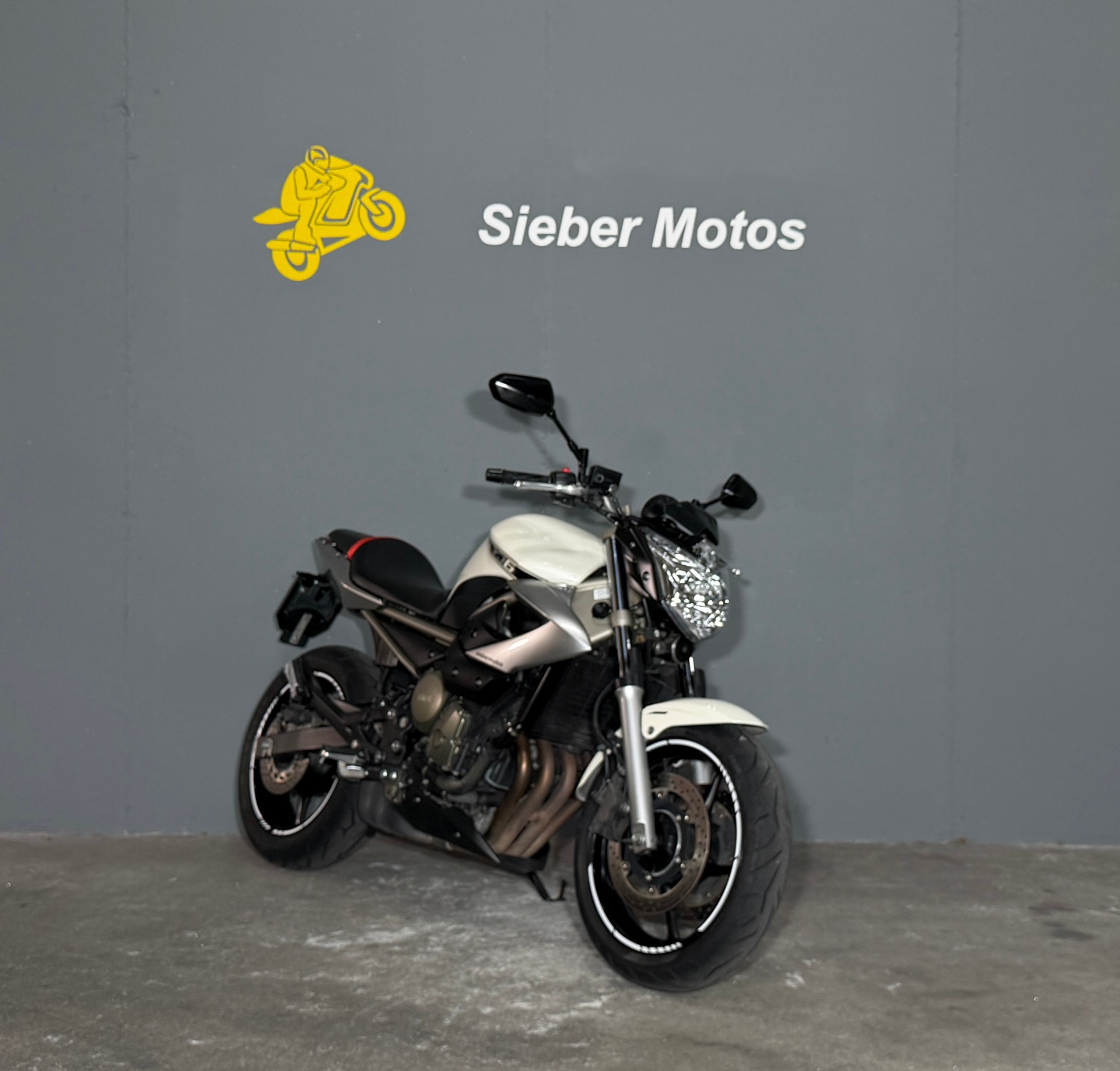 YAMAHA XJ6N ABS-showroom-element-1