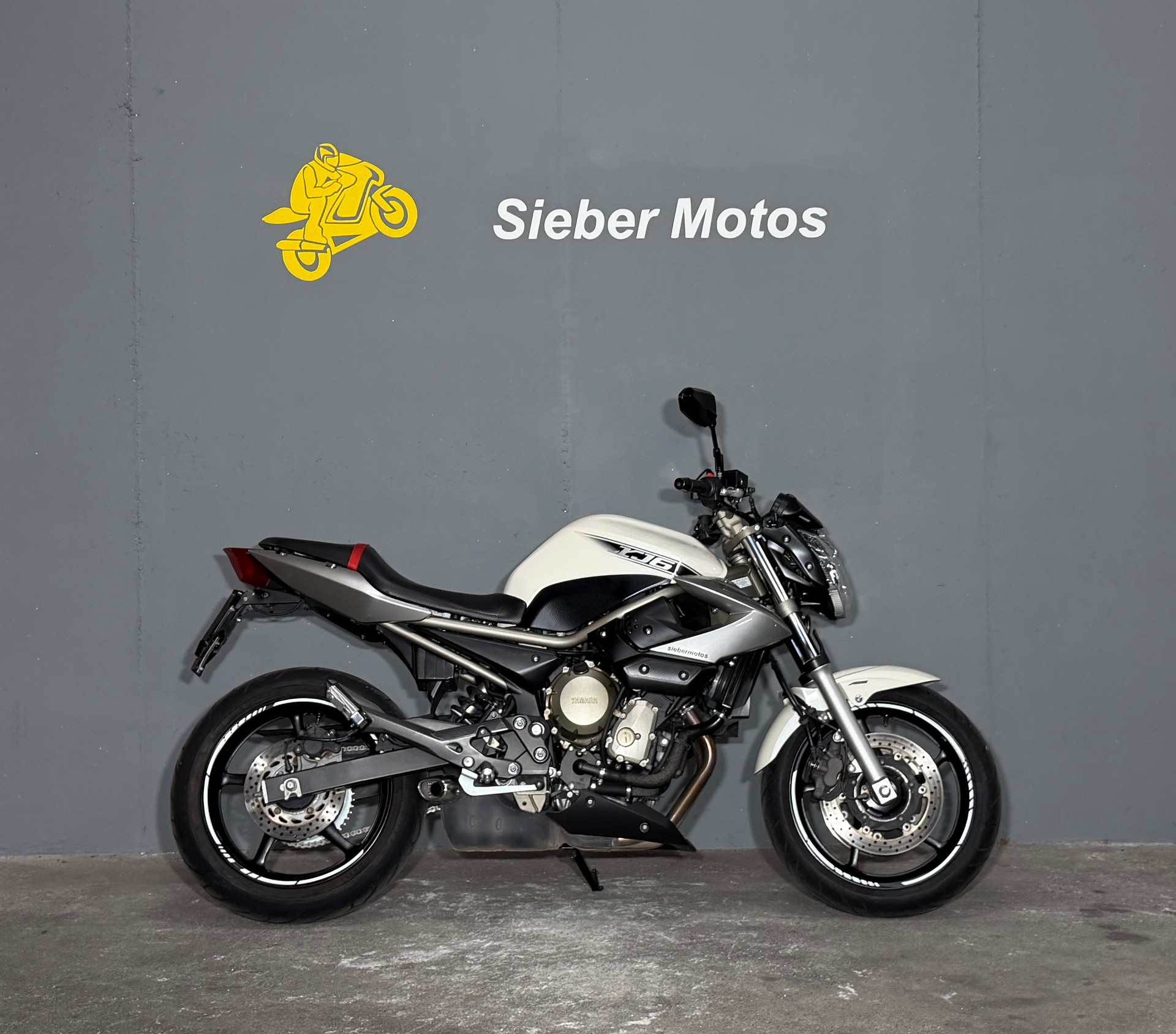 YAMAHA XJ6N ABS