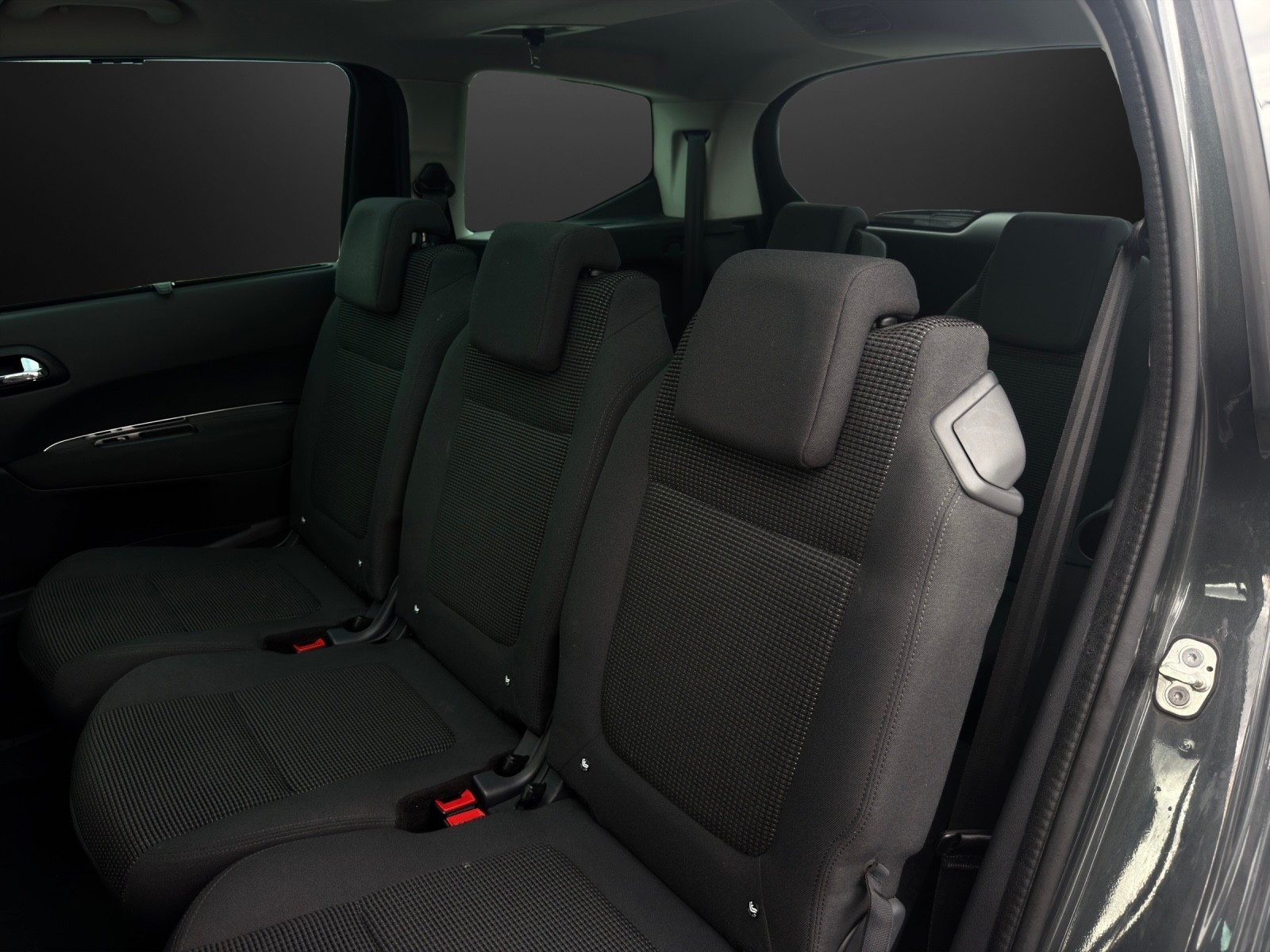 PEUGEOT 5008 2.0 BlueHDI Business Line mit 150 PS * 7-Plätzer *-image-11