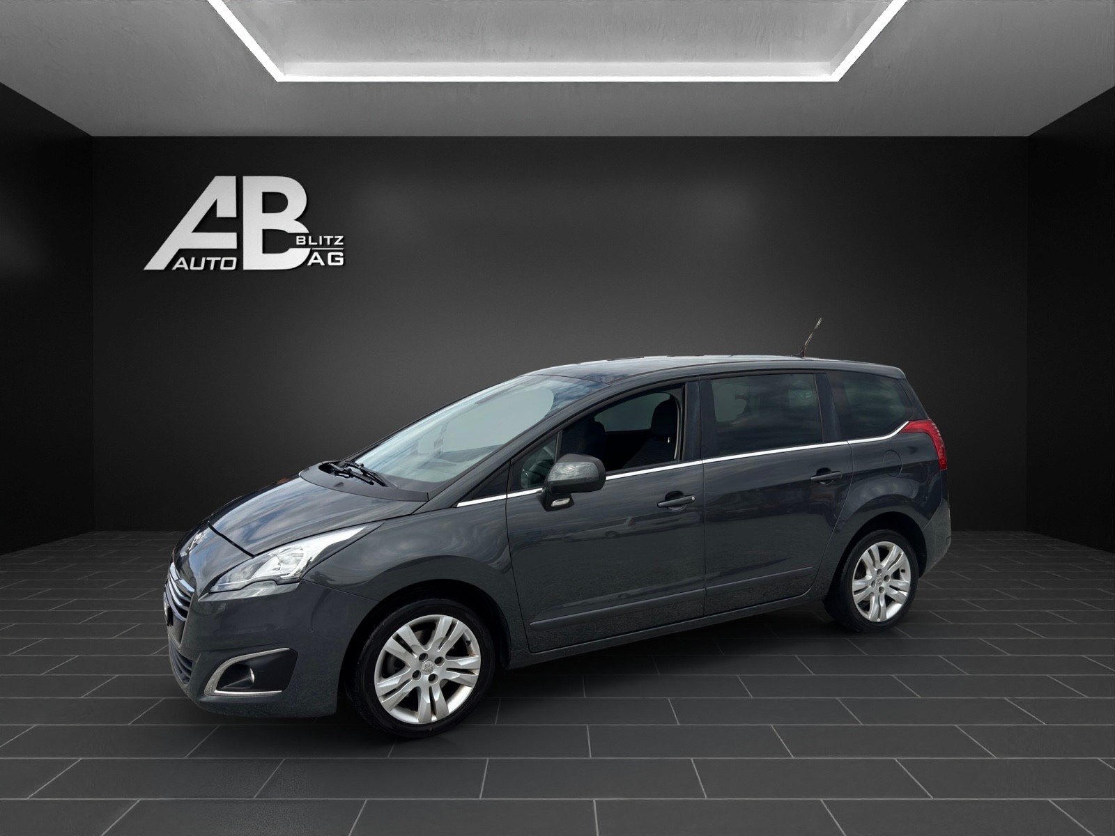 PEUGEOT 5008 2.0 BlueHDI Business Line mit 150 PS * 7-Plätzer *-image-1