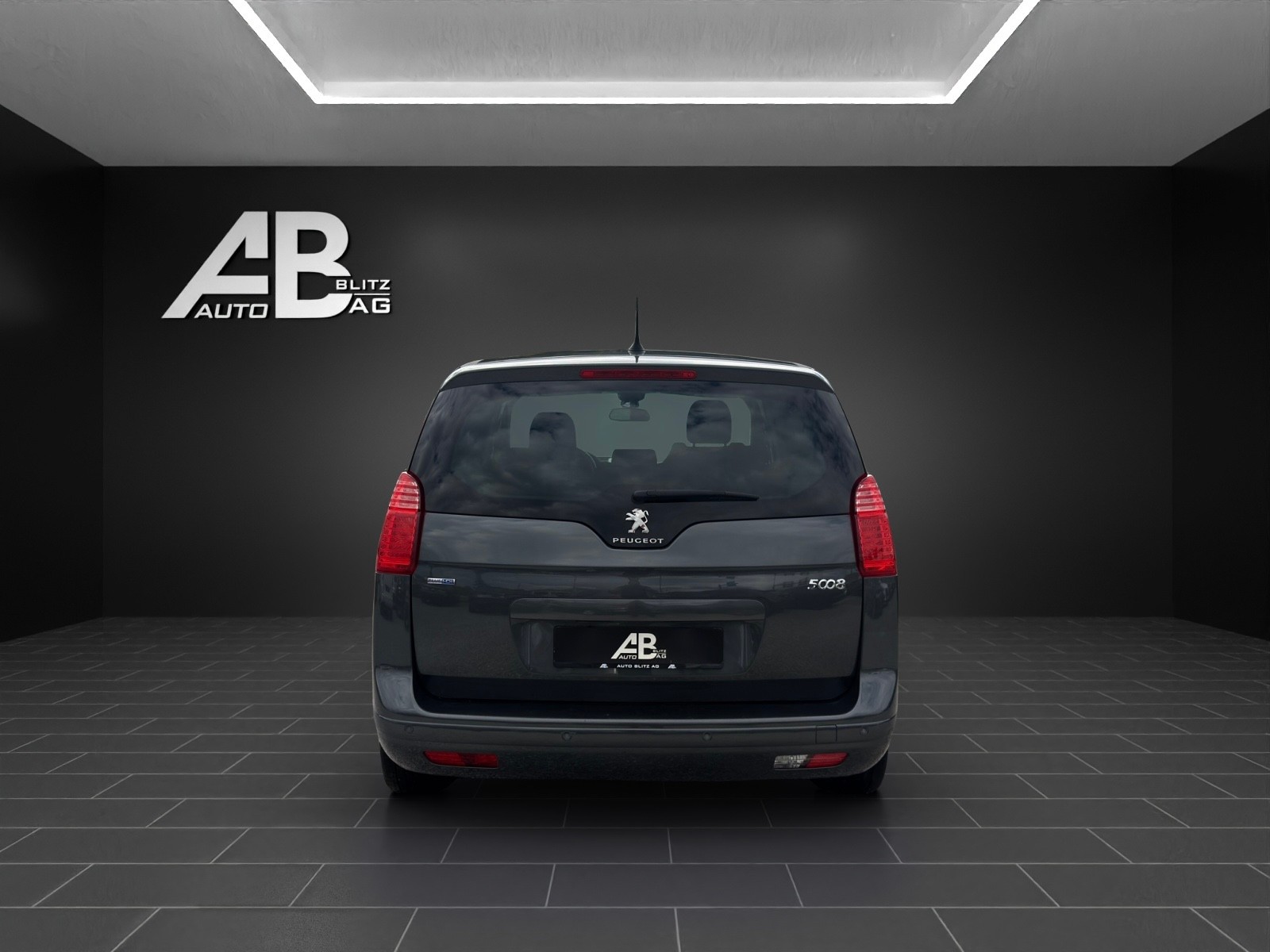 PEUGEOT 5008 2.0 BlueHDI Business Line mit 150 PS * 7-Plätzer *-image-3
