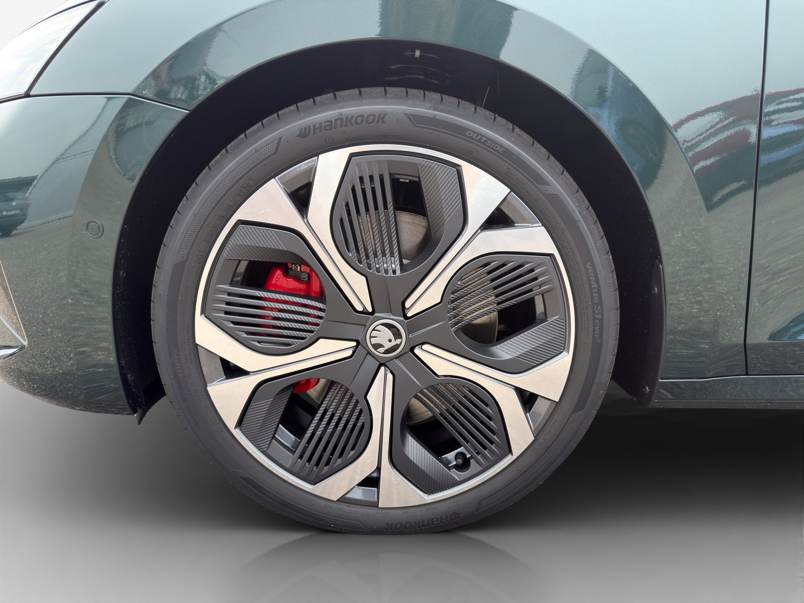SKODA Octavia Combi 2.0 TSI DSG RS 30 Years Edition-image-14