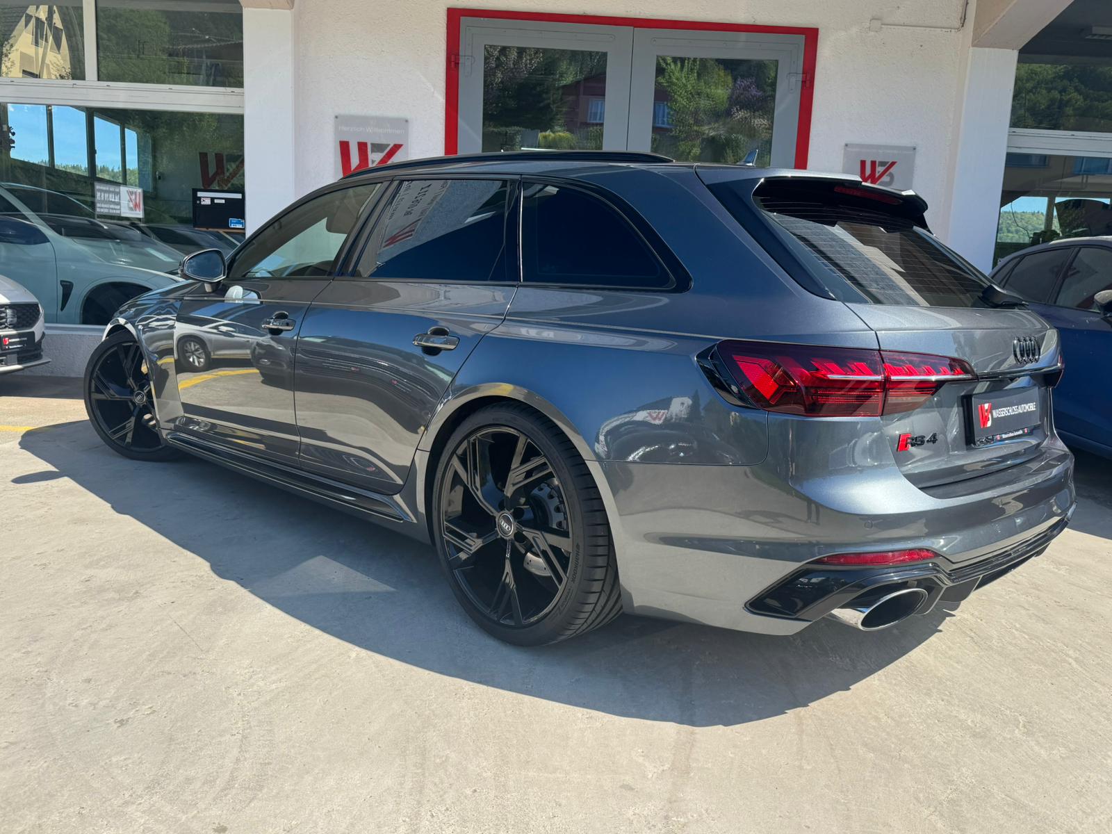 AUDI RS4 Avant quattro tiptronic-image-8