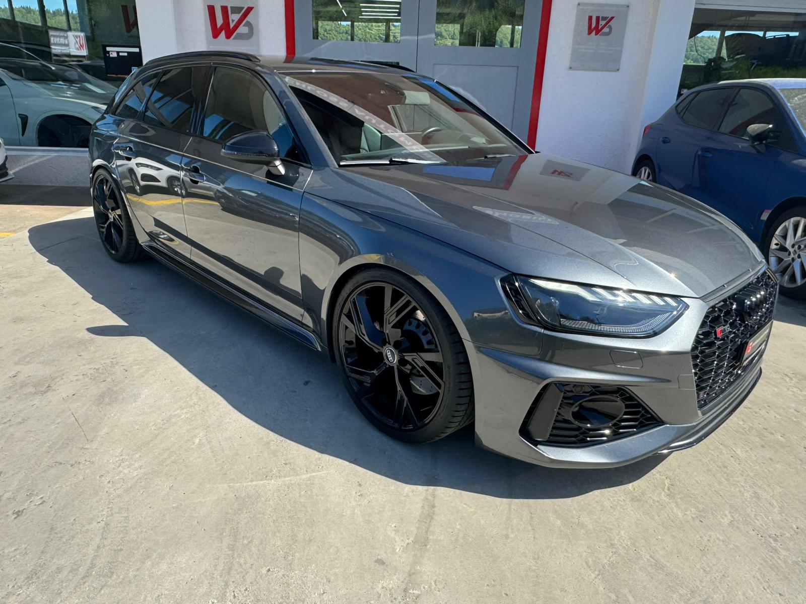 AUDI RS4 Avant quattro tiptronic-image-2