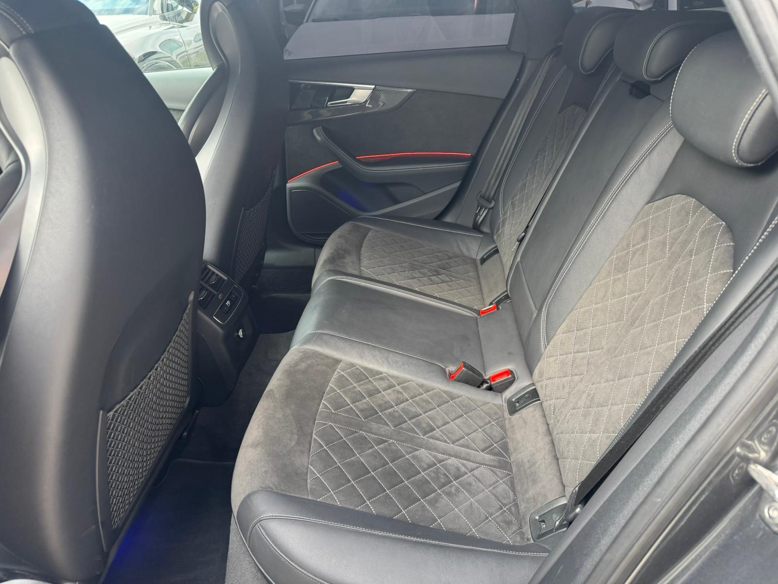AUDI RS4 Avant quattro tiptronic-image-21