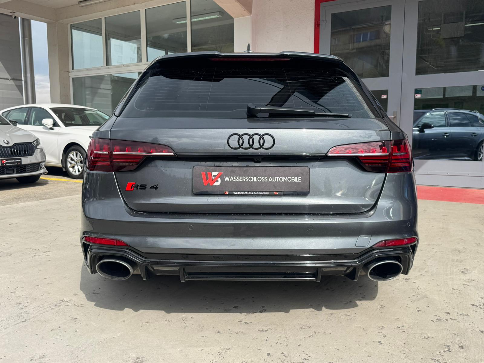 AUDI RS4 Avant quattro tiptronic-image-9