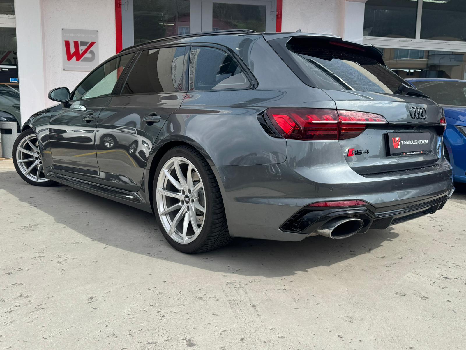 AUDI RS4 Avant quattro tiptronic-image-5