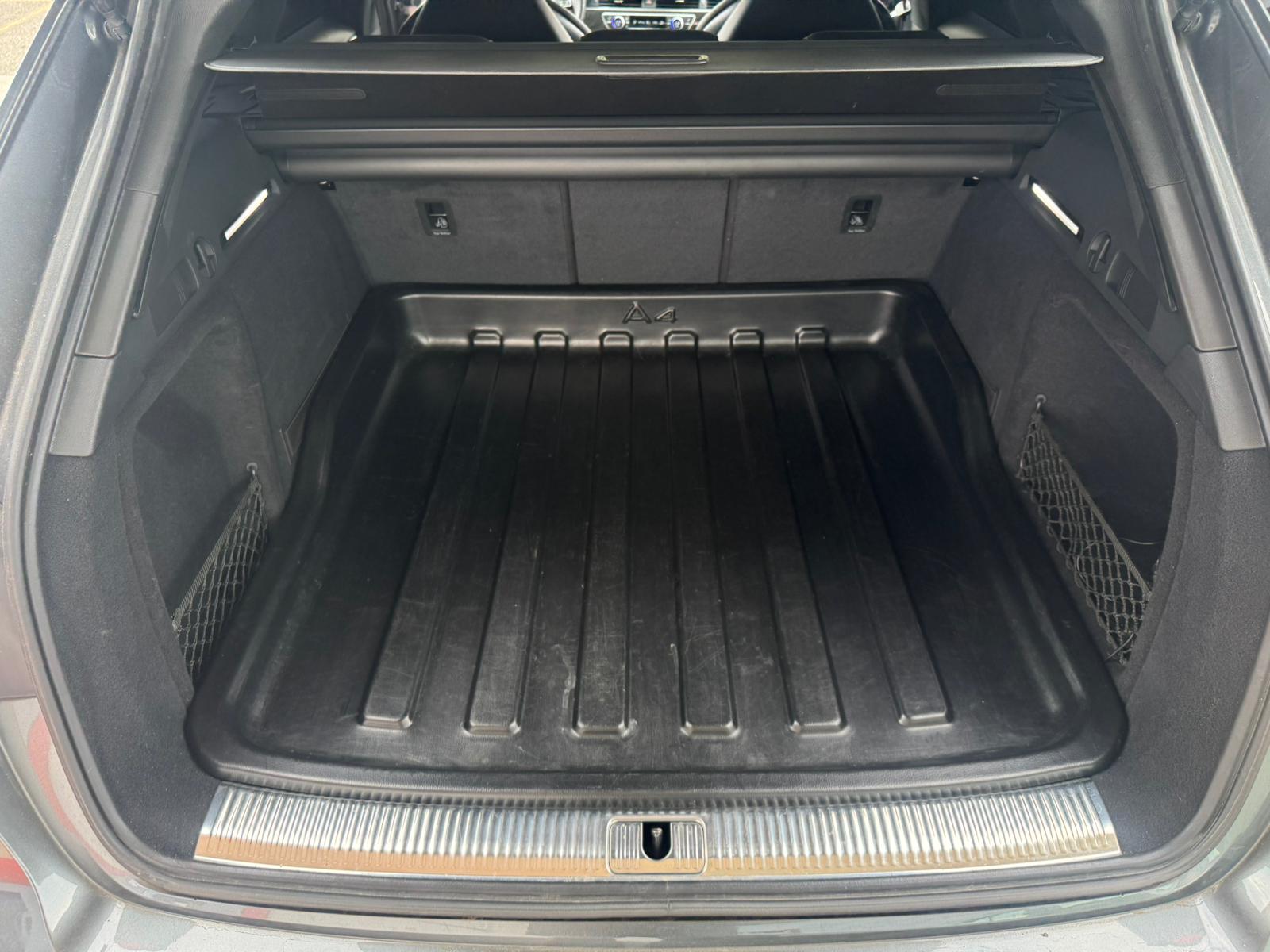 AUDI RS4 Avant quattro tiptronic-image-31