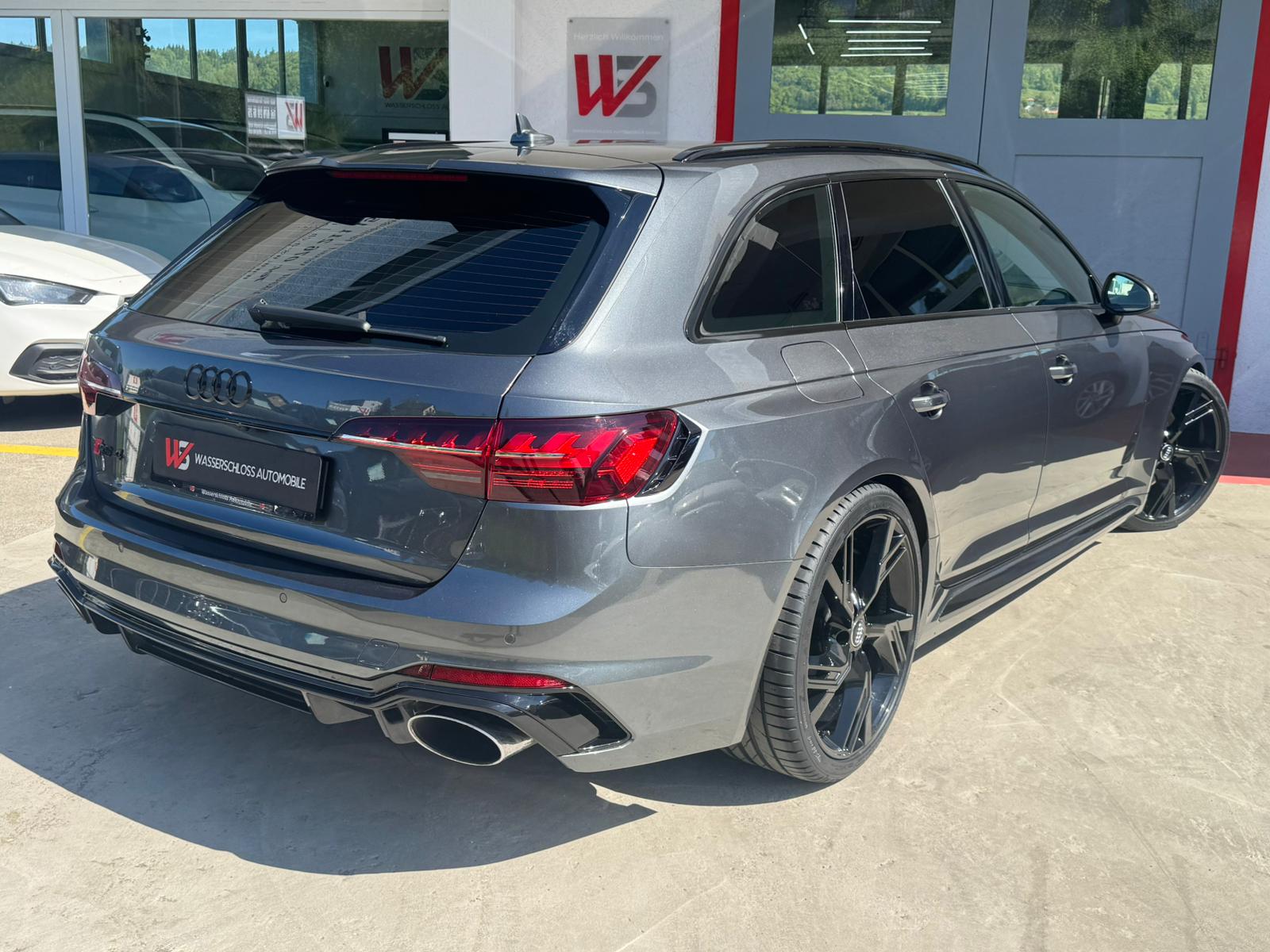 AUDI RS4 Avant quattro tiptronic-image-7