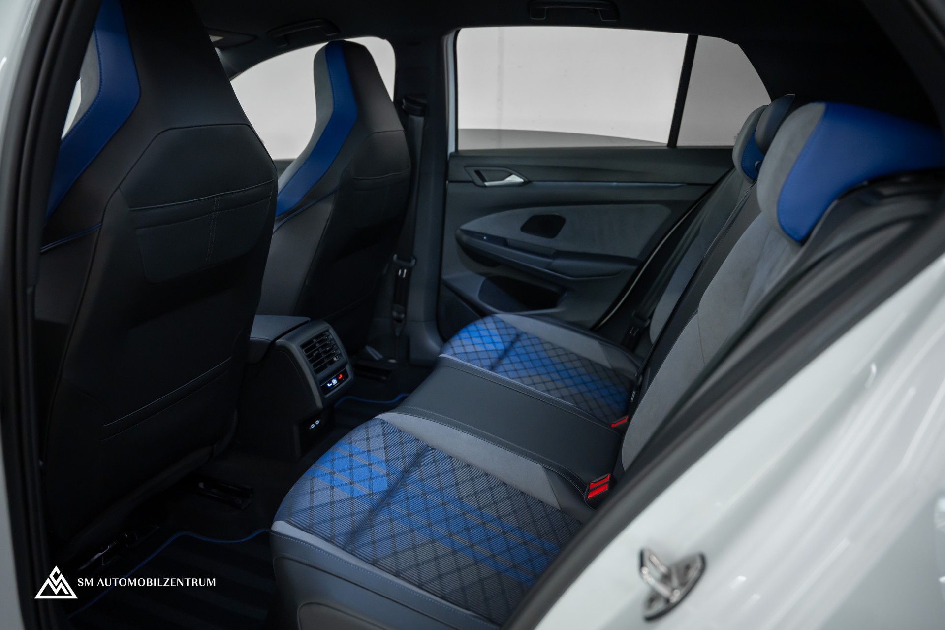 VW Golf VIII 2.0 TSI R DSG 4motion R-Performance / Facelift / Head-Up / Harman&Kardon / Rückfahrkamera-image-20
