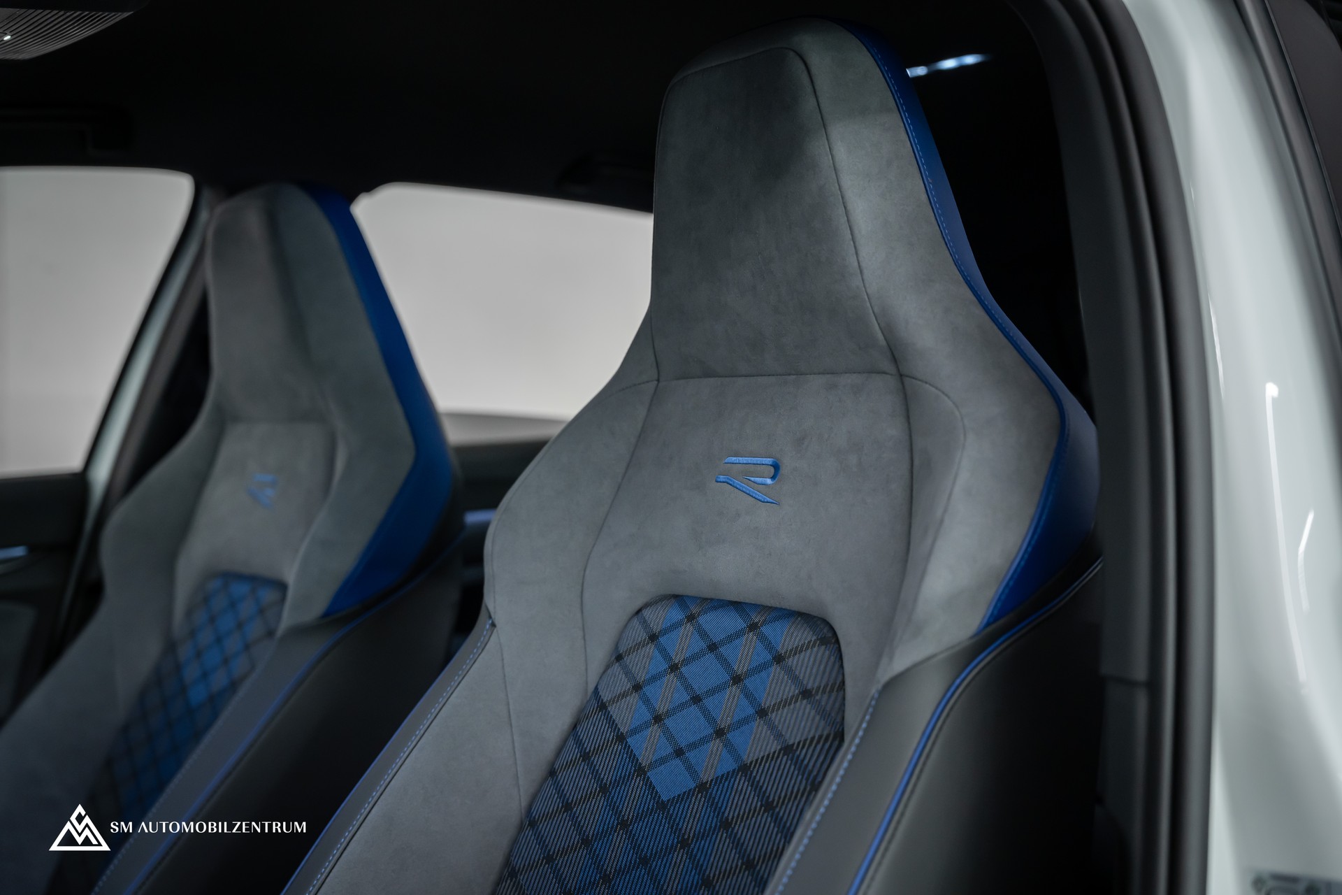 VW Golf VIII 2.0 TSI R DSG 4motion R-Performance / Facelift / Head-Up / Harman&Kardon / Rückfahrkamera-image-19