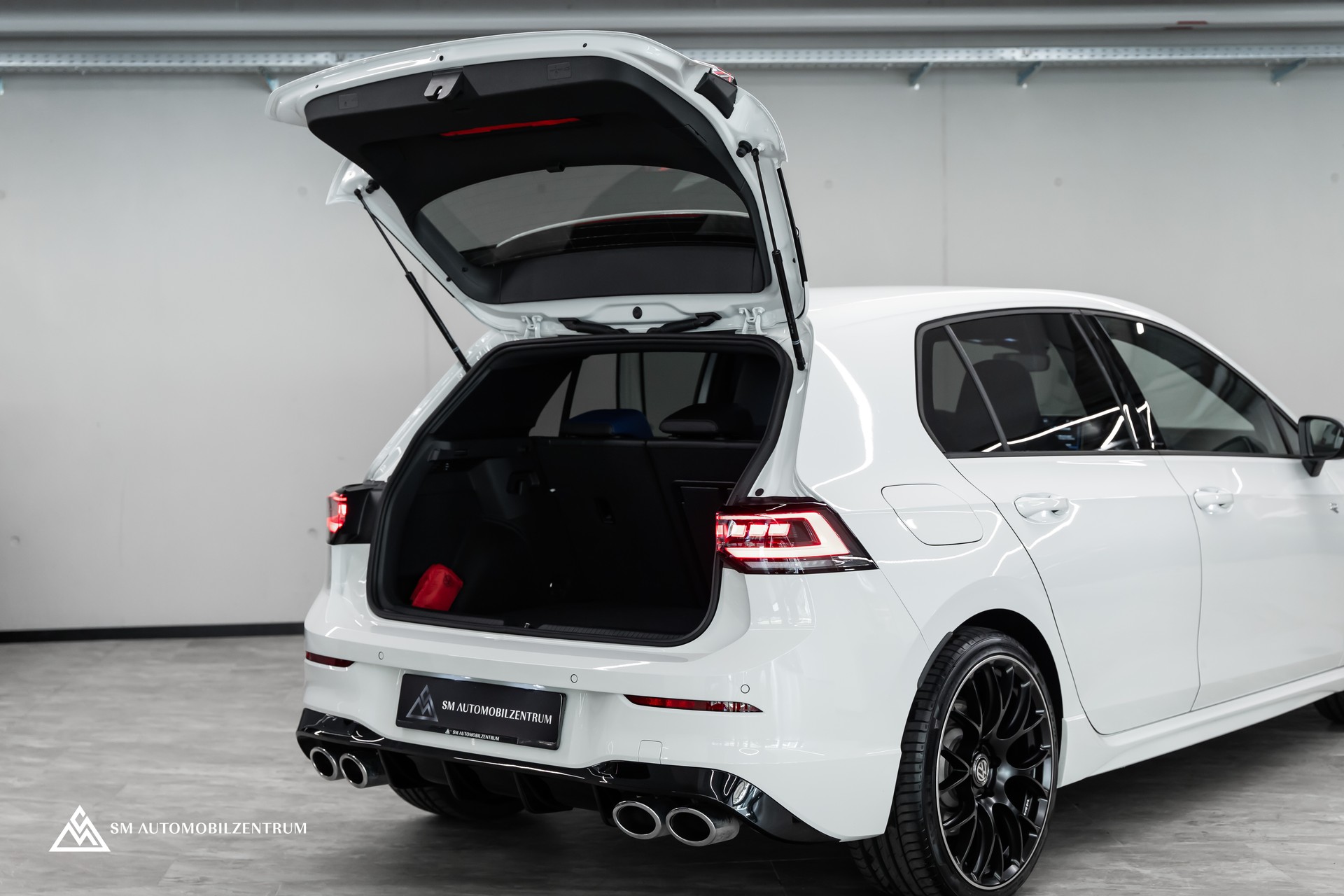 VW Golf VIII 2.0 TSI R DSG 4motion R-Performance / Facelift / Head-Up / Harman&Kardon / Rückfahrkamera-image-13