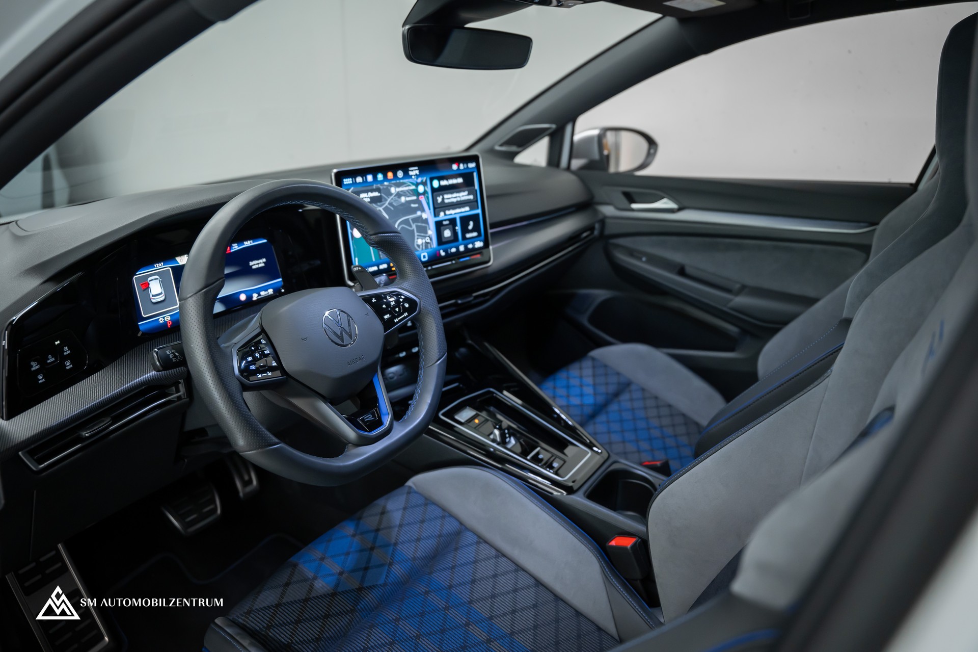VW Golf VIII 2.0 TSI R DSG 4motion R-Performance / Facelift / Head-Up / Harman&Kardon / Rückfahrkamera-image-16
