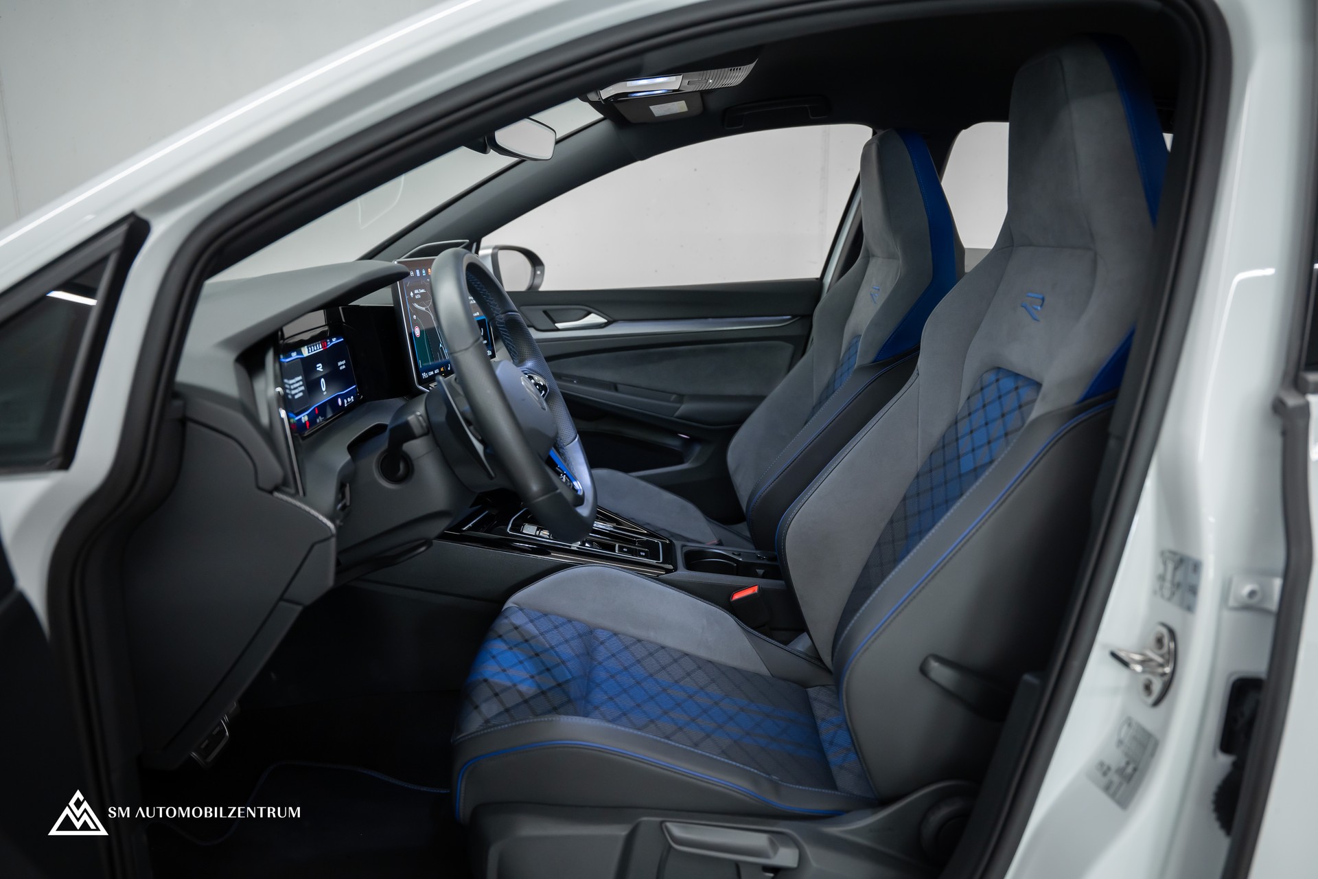 VW Golf VIII 2.0 TSI R DSG 4motion R-Performance / Facelift / Head-Up / Harman&Kardon / Rückfahrkamera-image-17