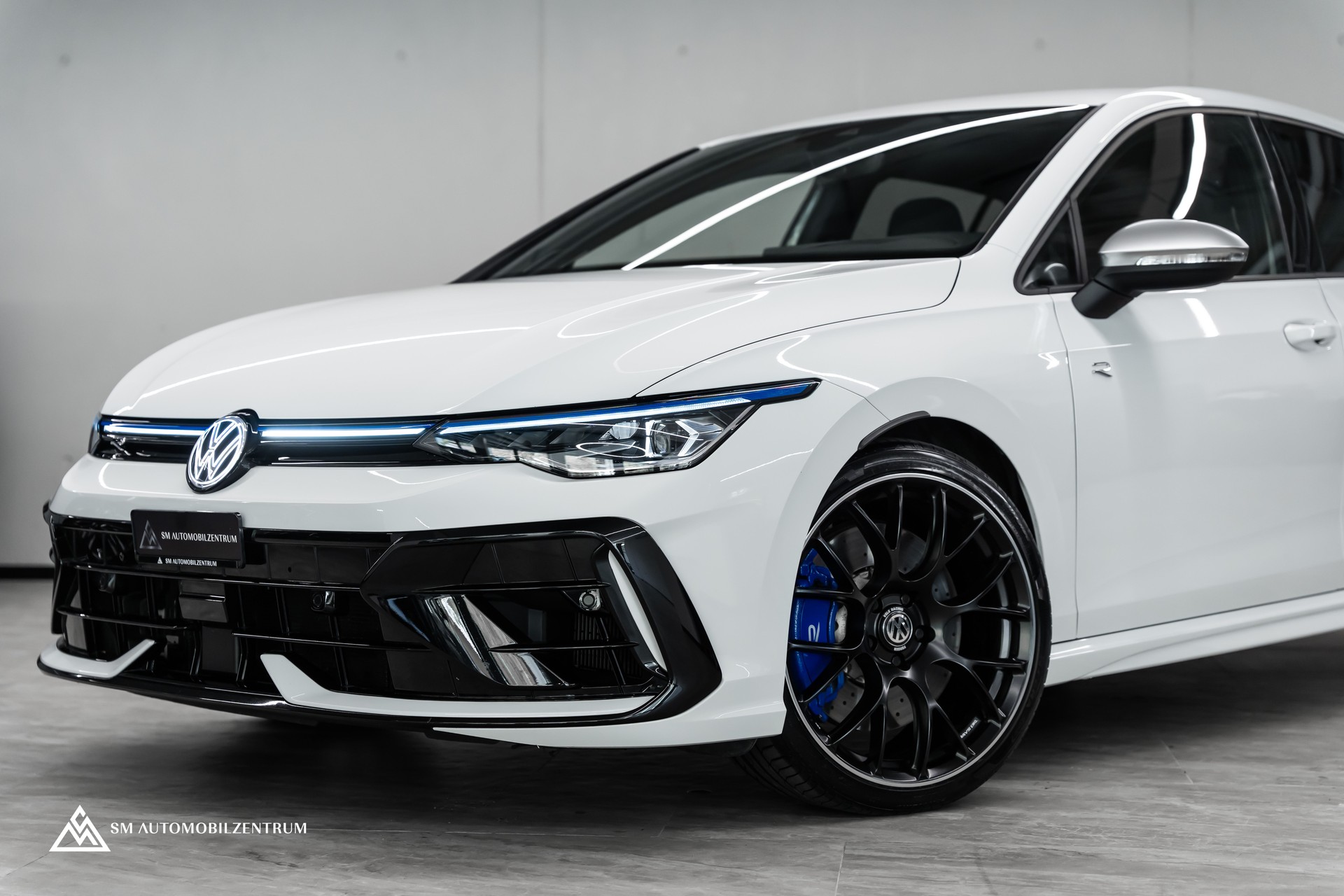 VW Golf VIII 2.0 TSI R DSG 4motion R-Performance / Facelift / Head-Up / Harman&Kardon / Rückfahrkamera-image-4