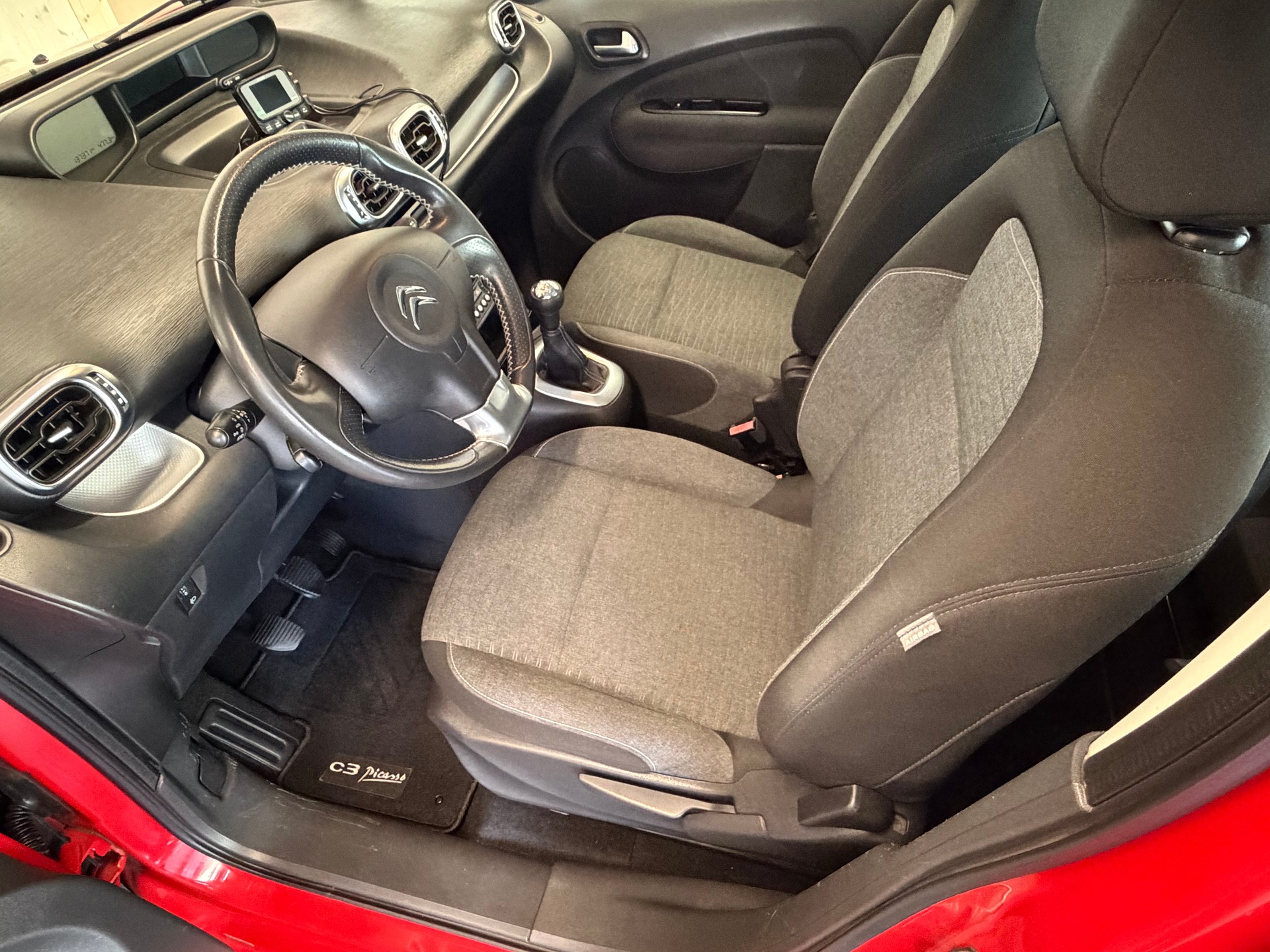 CITROEN C3 Picasso 1.2 Pure Tech Feel Edition-image-9