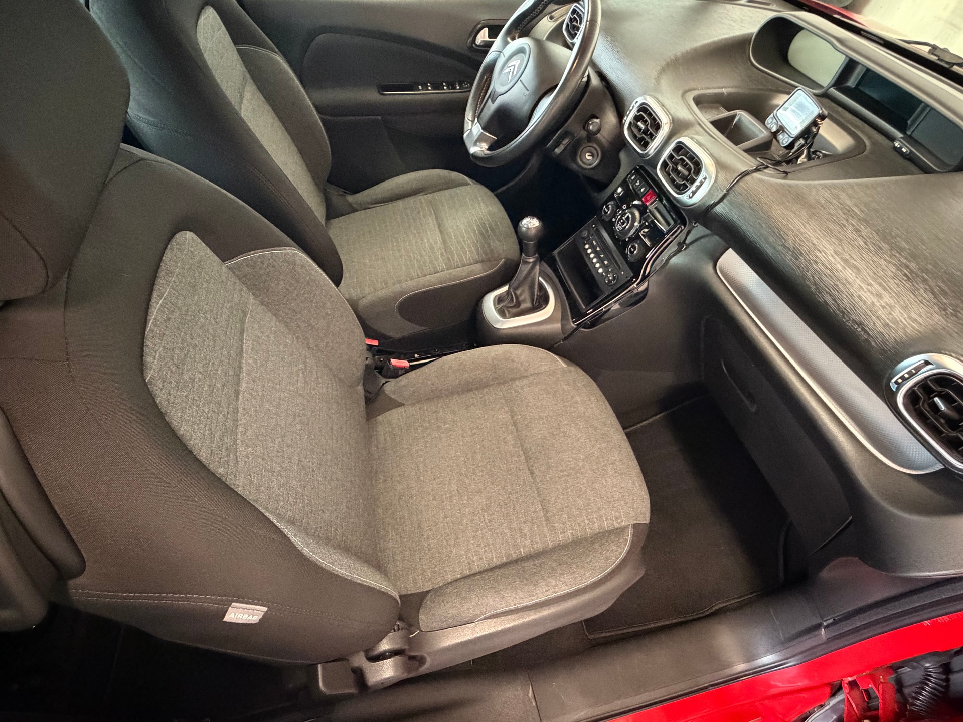 CITROEN C3 Picasso 1.2 Pure Tech Feel Edition-image-11