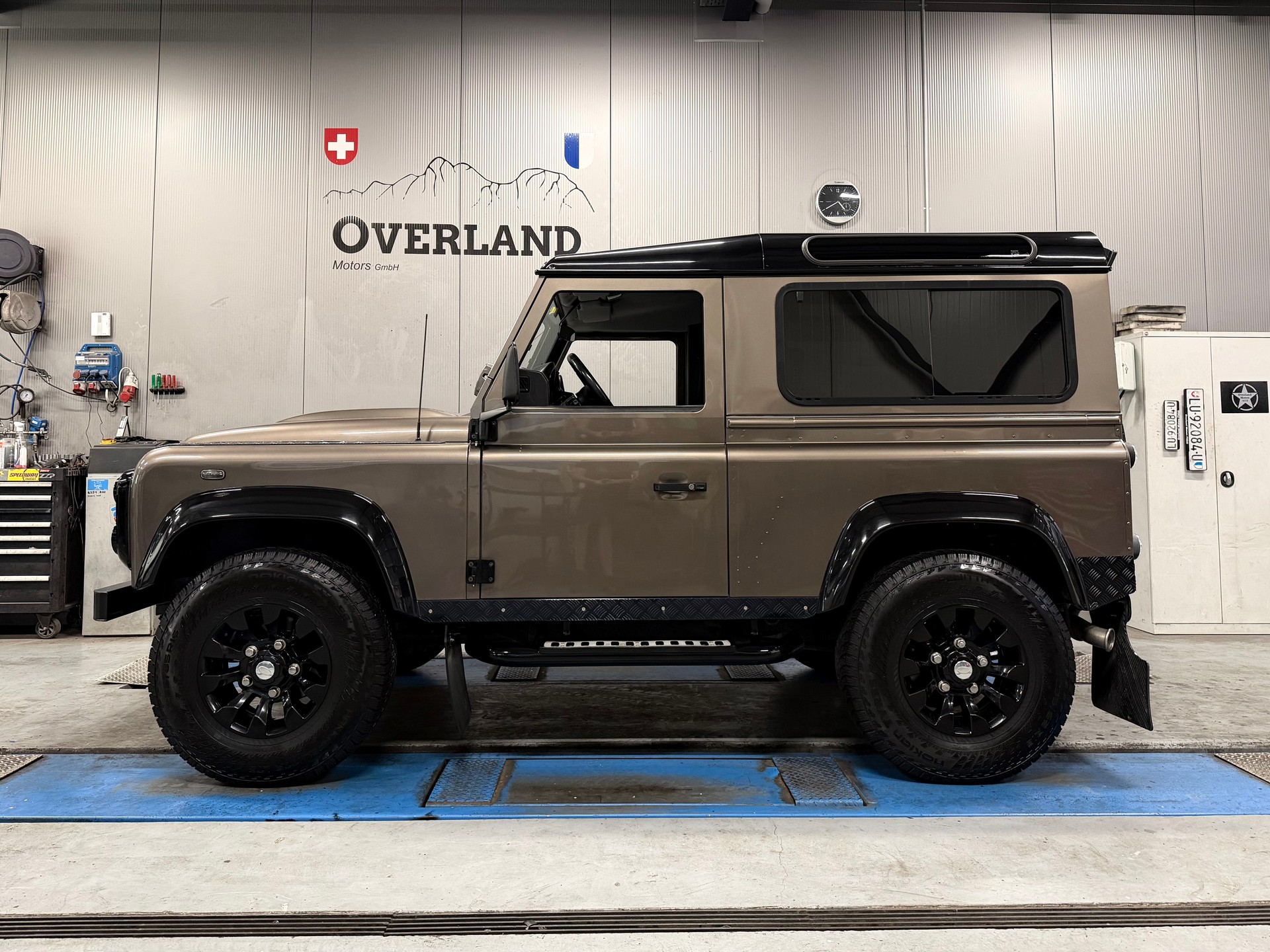 LAND ROVER 90-image-1