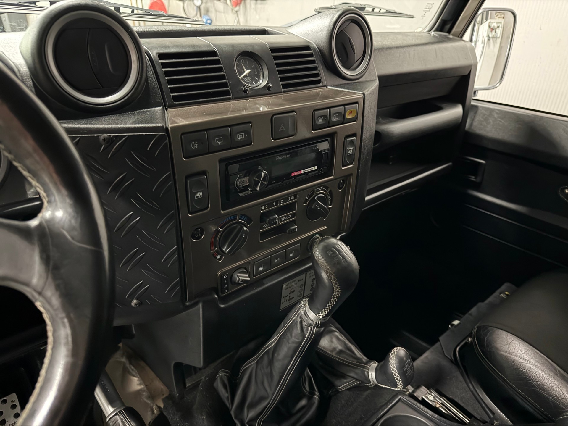 LAND ROVER 90-image-9