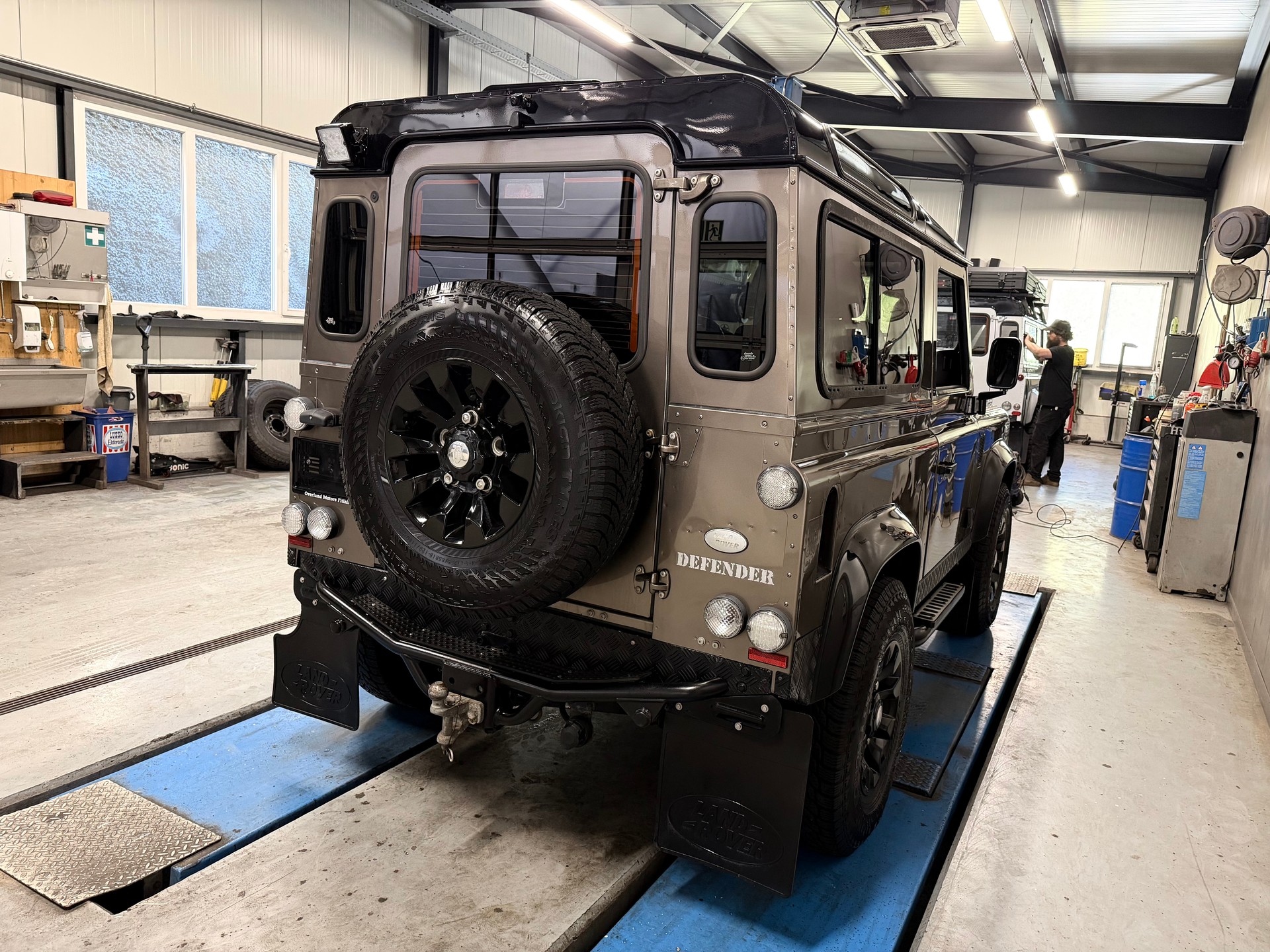 LAND ROVER 90-image-4