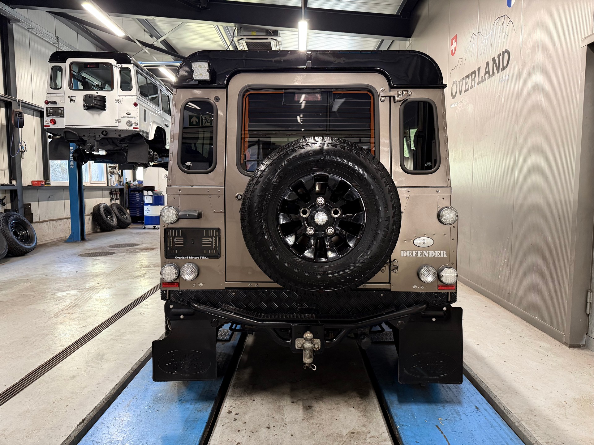 LAND ROVER 90-image-3