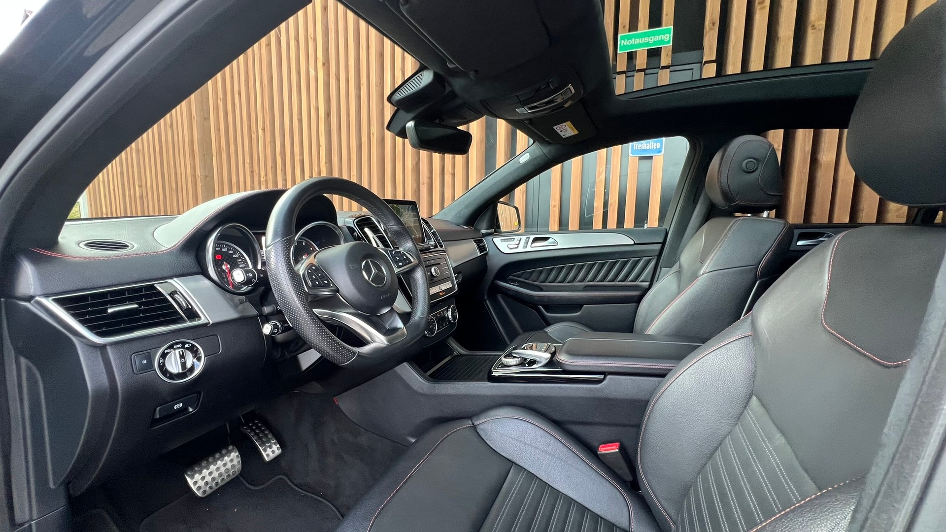 MERCEDES-BENZ GLE COUPÉ 43 AMG 4MATIC BLACK 9G-TRONIC l 367 PS-image-25