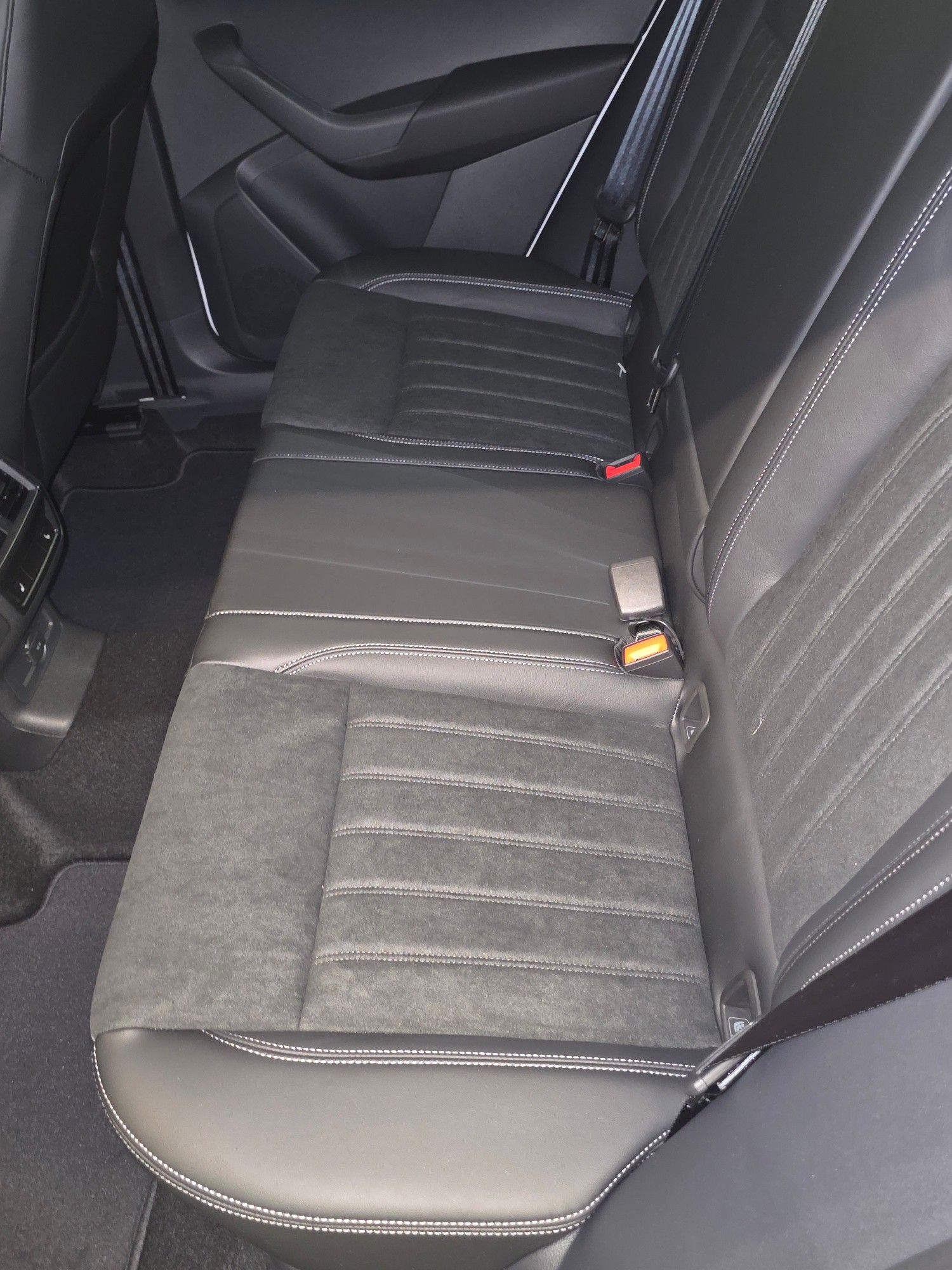 SKODA Karoq 2.0 TDI CR Dynamic 4x4 DSG-image-8