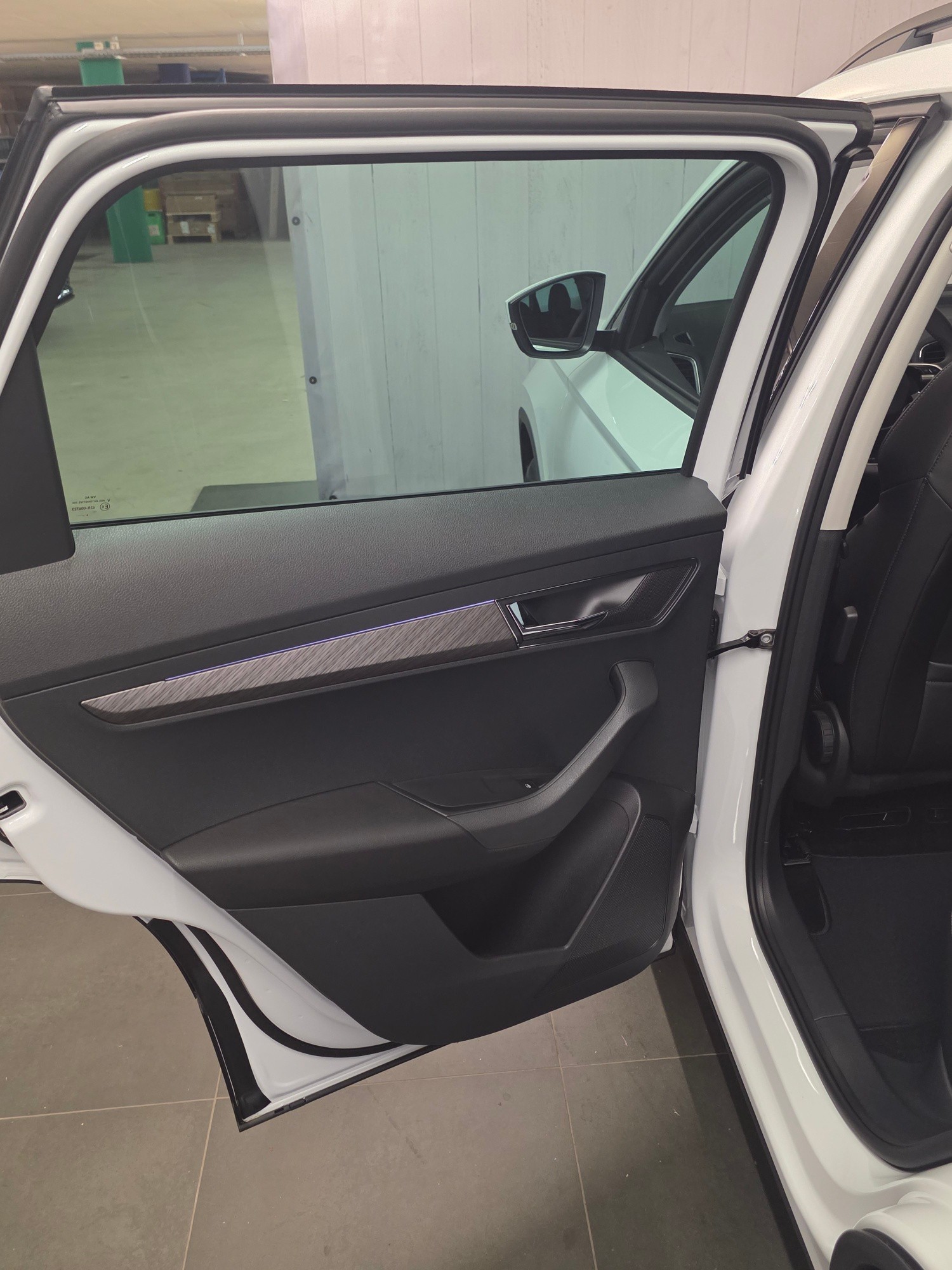 SKODA Karoq 2.0 TDI CR Dynamic 4x4 DSG-image-9