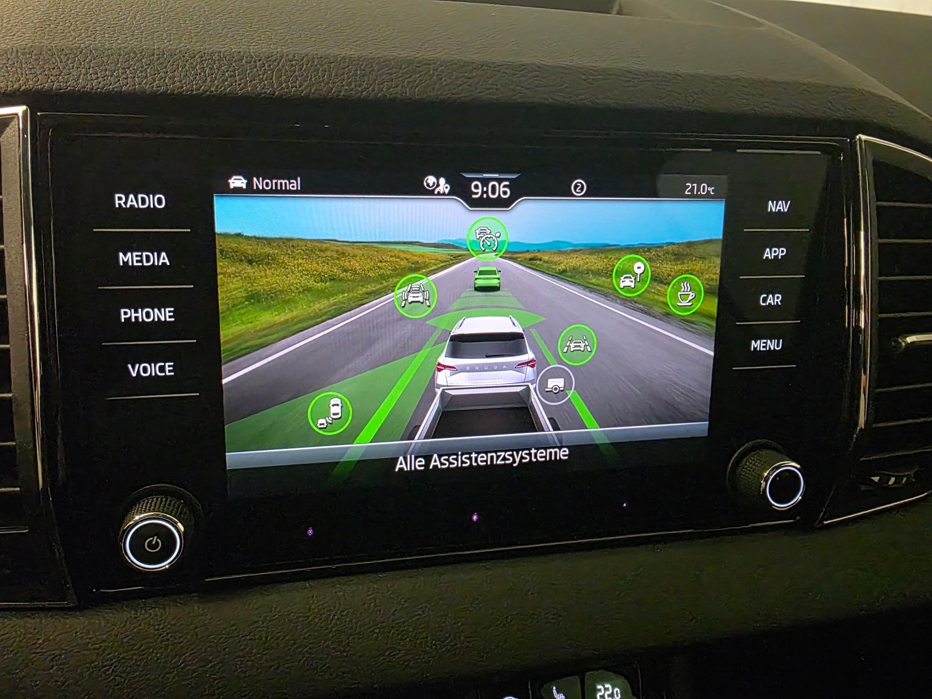 SKODA Karoq 2.0 TDI CR Dynamic 4x4 DSG-image-22