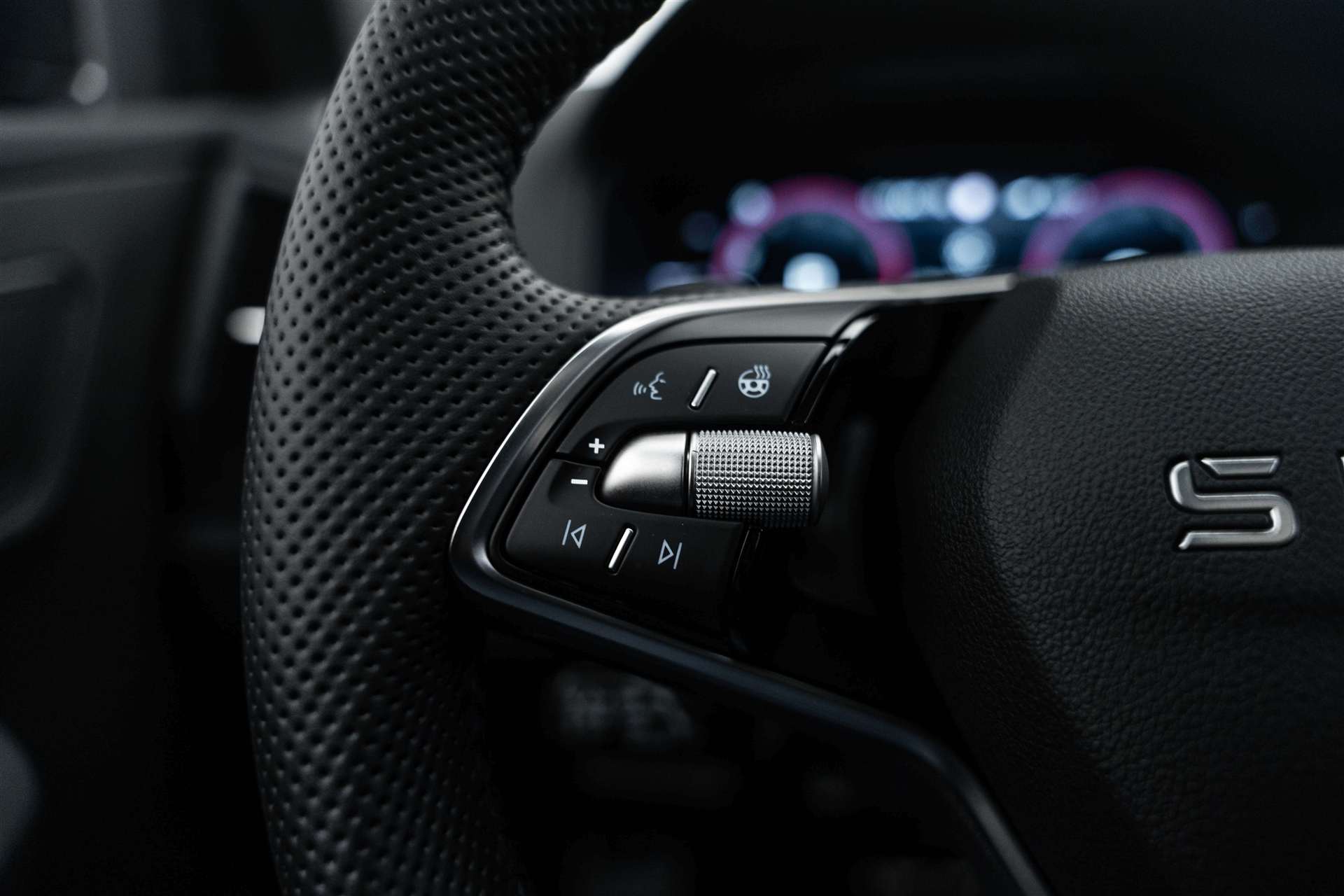 SKODA SKODA Karoq 2.0 TSi SportLine 4x4 DSG-Automat-image-17