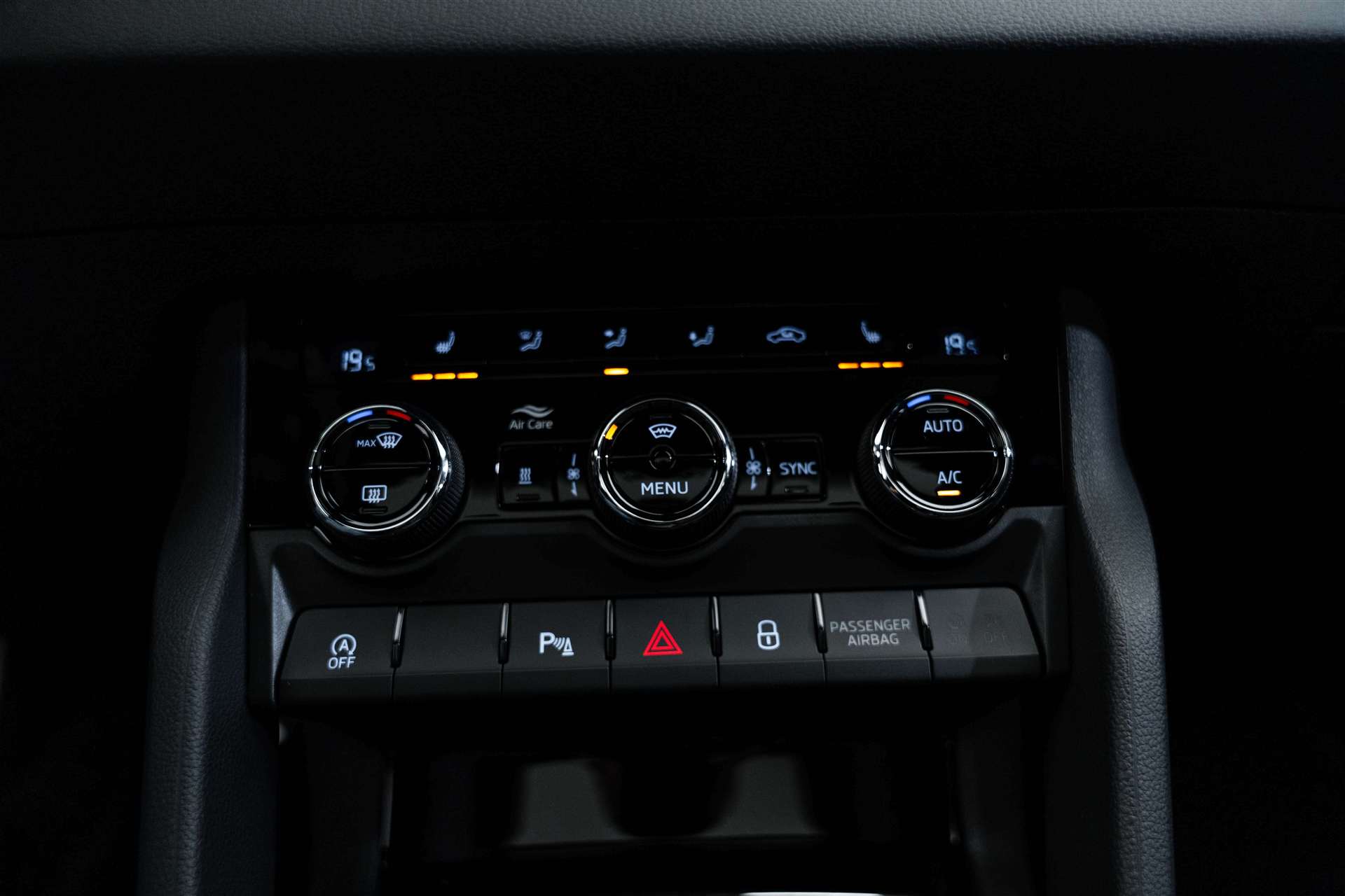 SKODA SKODA Karoq 2.0 TSi SportLine 4x4 DSG-Automat-image-27
