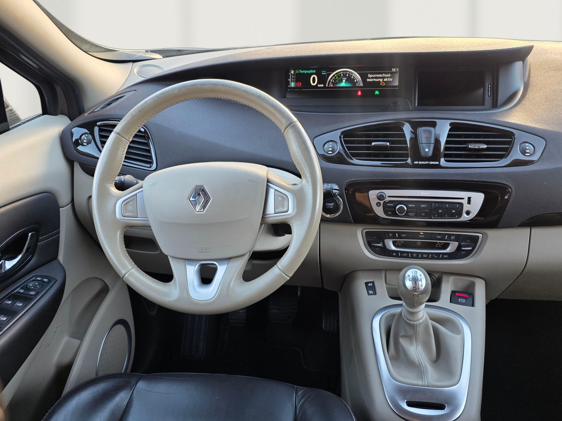 RENAULT Grand Scénic 1.4 16V Turbo Privilège-image-8