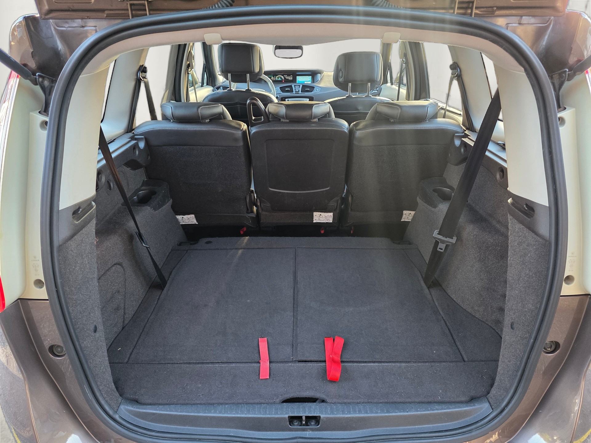 RENAULT Grand Scénic 1.4 16V Turbo Privilège-image-11