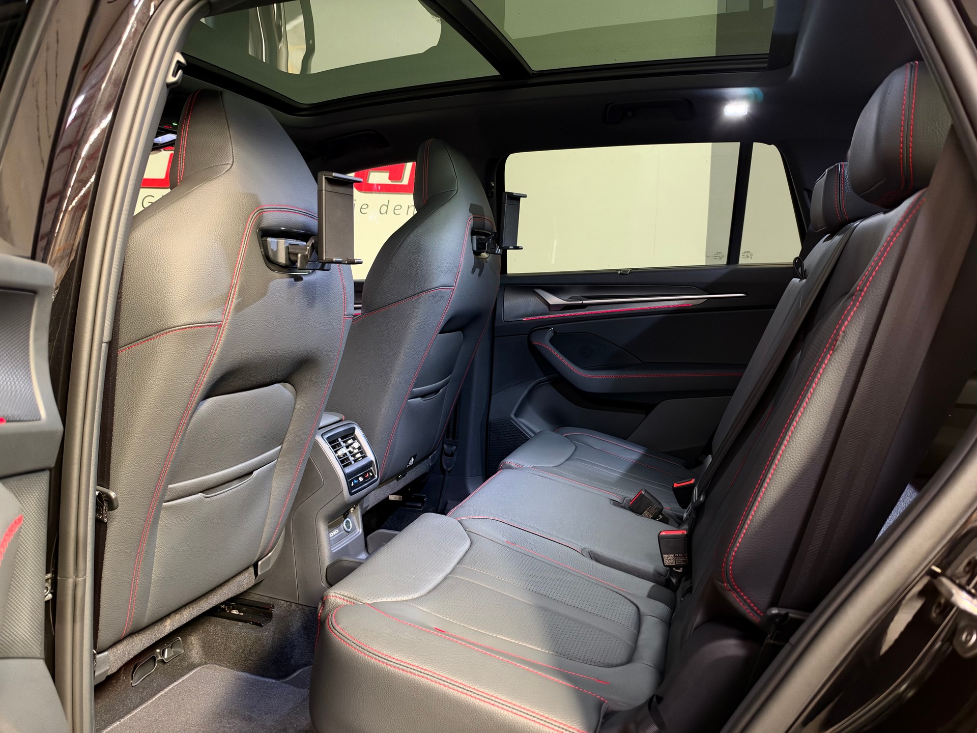 SKODA Kodiaq 2.0 TSI RS 4x4 7 Plätze-image-17
