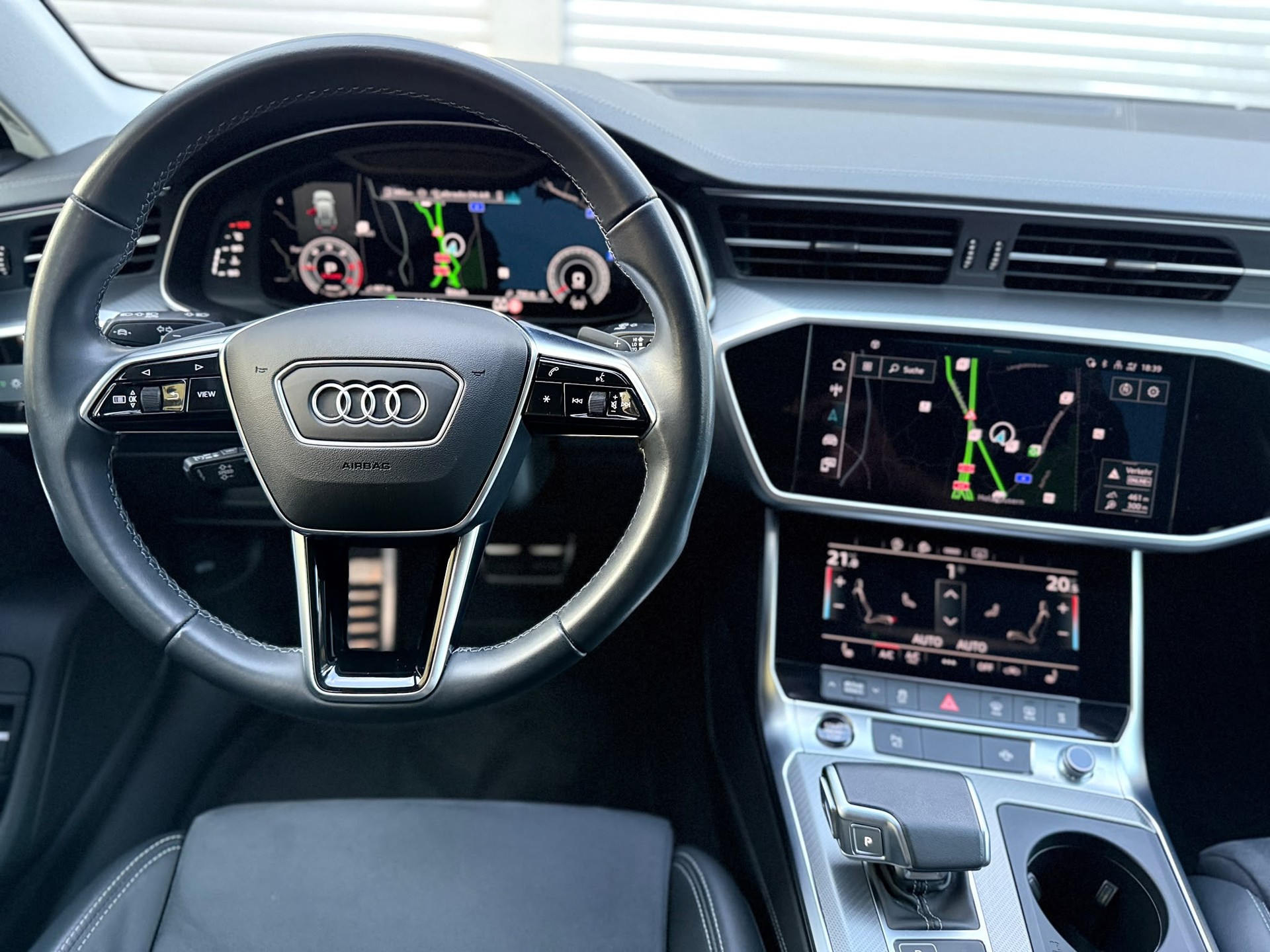 AUDI A6 Avant 2.0 40 TDI quattro S-Tronic-image-12